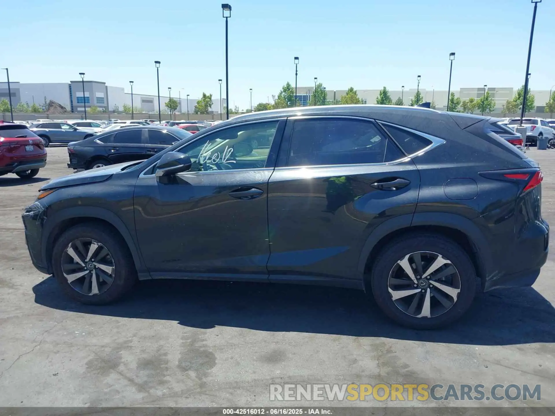 15 fotografías del automóvil dañado JTJGARBZ2M5033664 LEXUS NX 300 2021