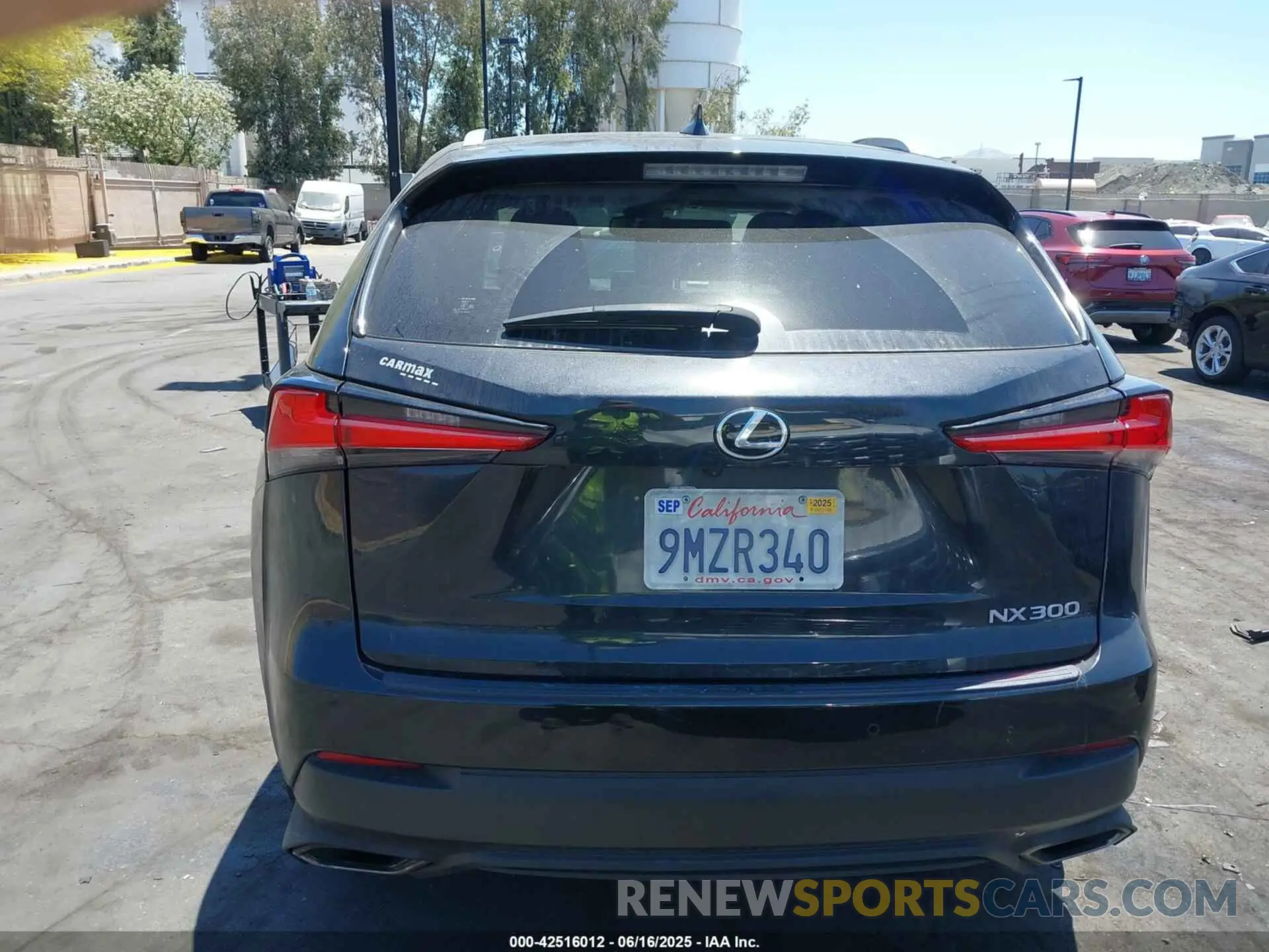 17 fotografías del automóvil dañado JTJGARBZ2M5033664 LEXUS NX 300 2021