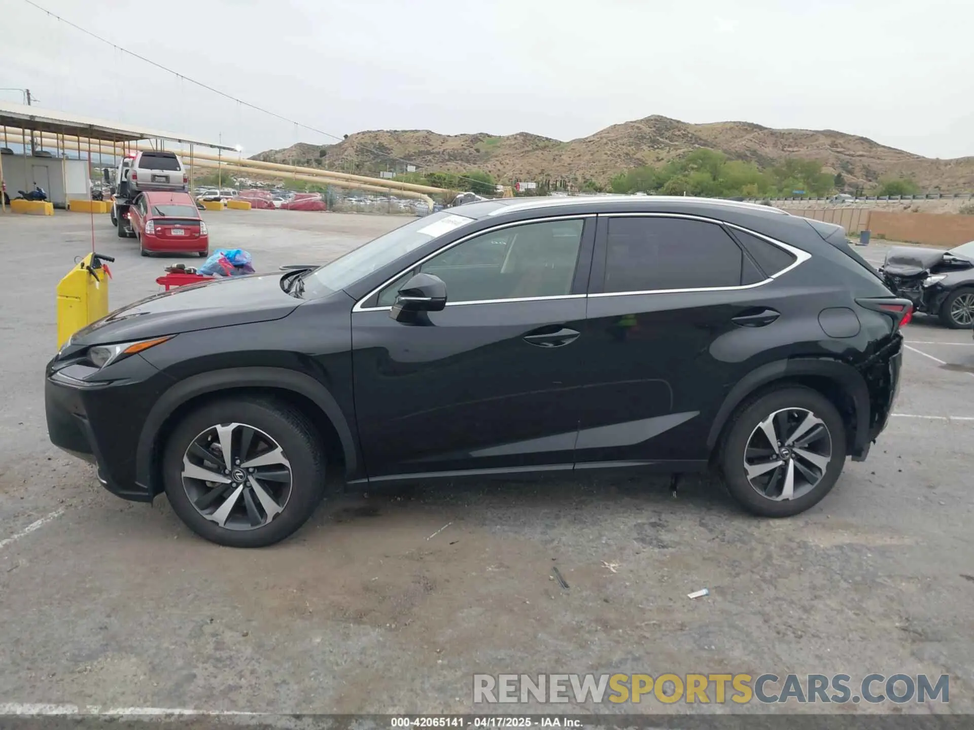13 fotografías del automóvil dañado JTJGARBZ6M2185609 LEXUS NX 300 2021