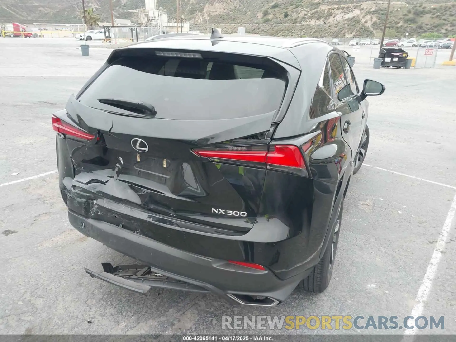 4 fotografías del automóvil dañado JTJGARBZ6M2185609 LEXUS NX 300 2021