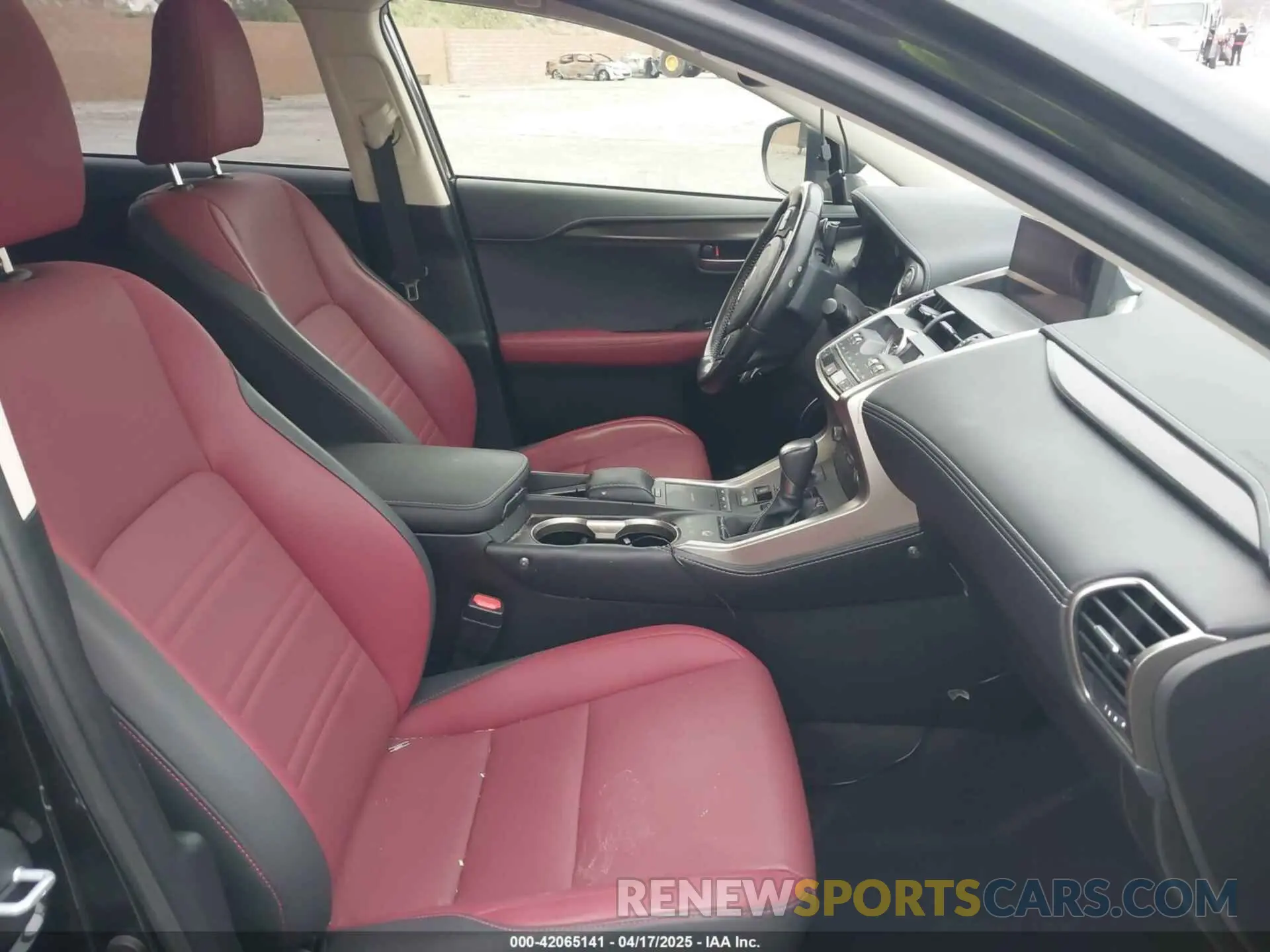 5 fotografías del automóvil dañado JTJGARBZ6M2185609 LEXUS NX 300 2021