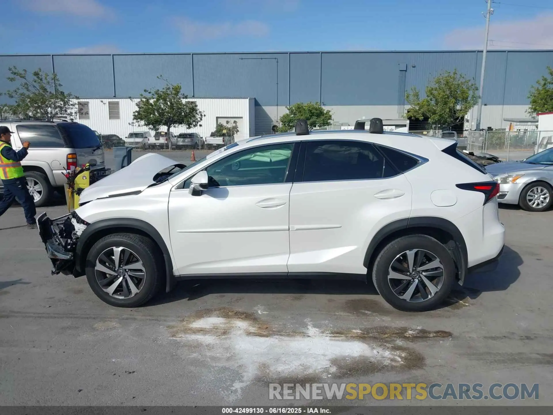 15 fotografías del automóvil dañado JTJGARBZXM5032858 LEXUS NX 300 2021