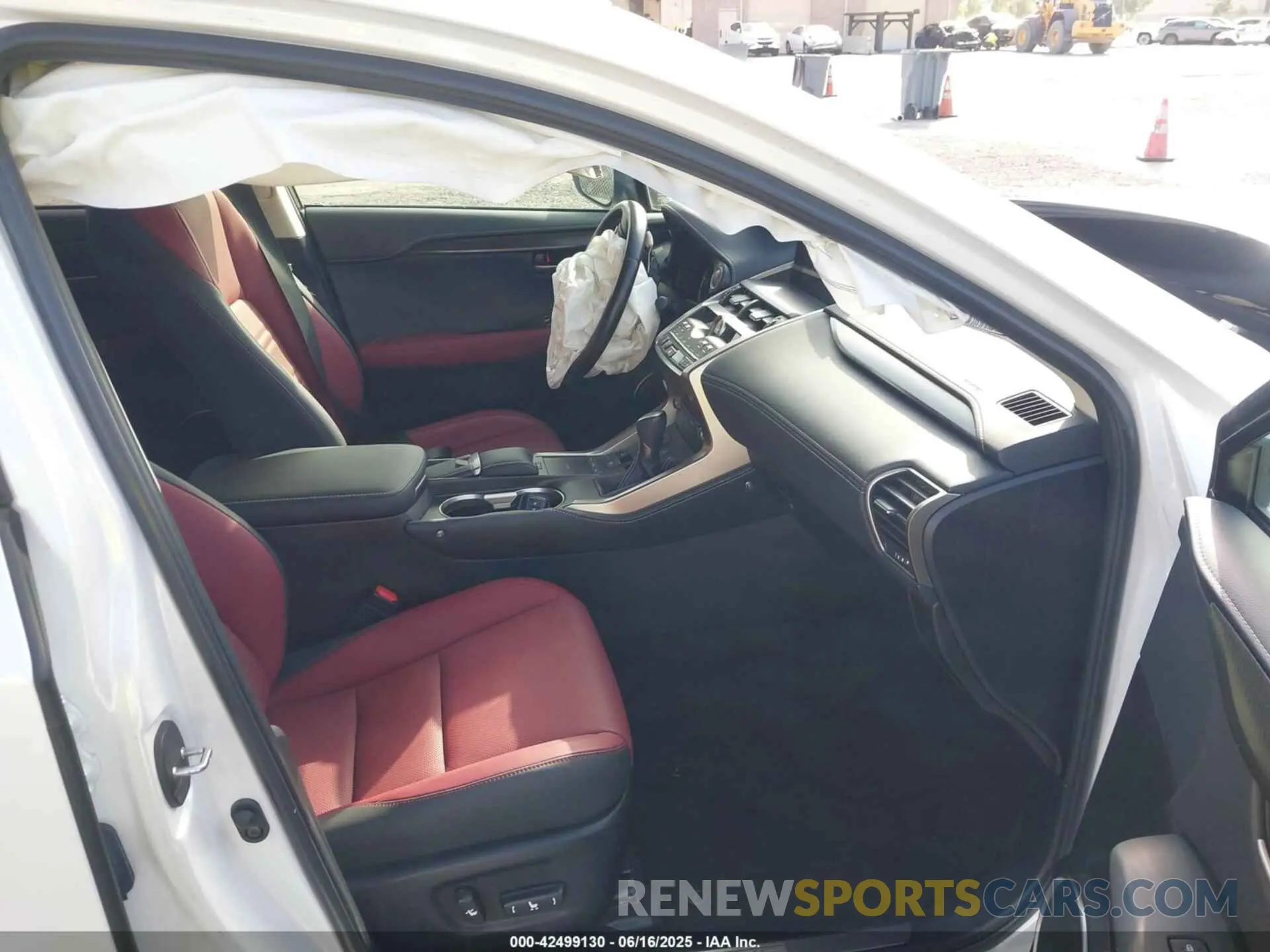 5 fotografías del automóvil dañado JTJGARBZXM5032858 LEXUS NX 300 2021