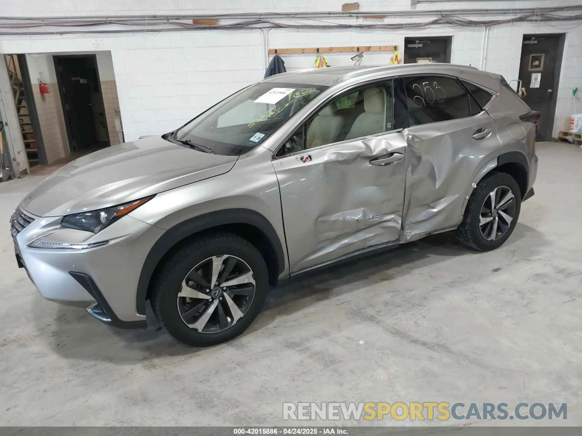 2 fotografías del automóvil dañado JTJGARDZ6M2256045 LEXUS NX 300 2021