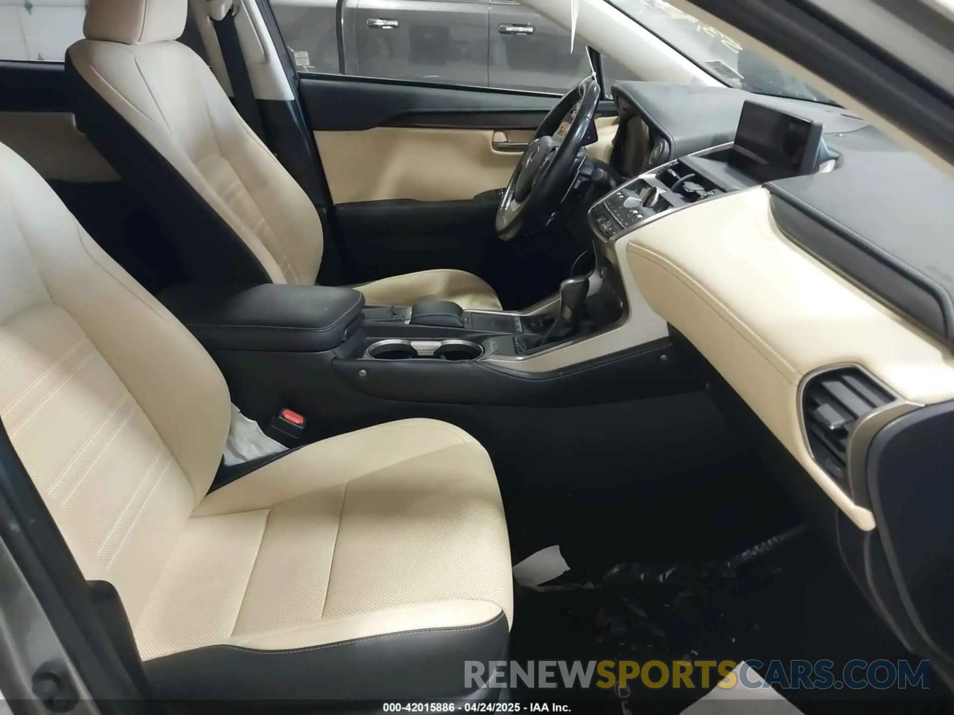 5 fotografías del automóvil dañado JTJGARDZ6M2256045 LEXUS NX 300 2021