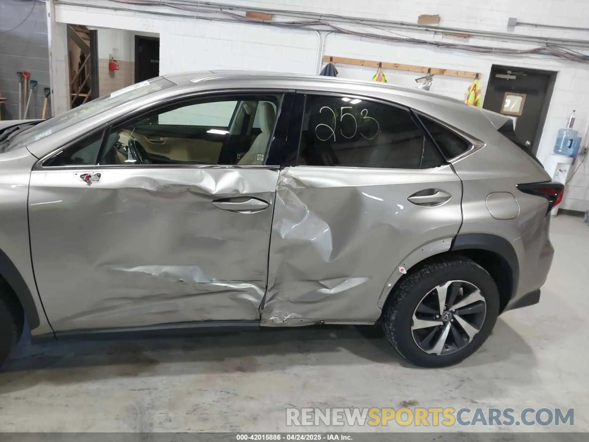 6 fotografías del automóvil dañado JTJGARDZ6M2256045 LEXUS NX 300 2021
