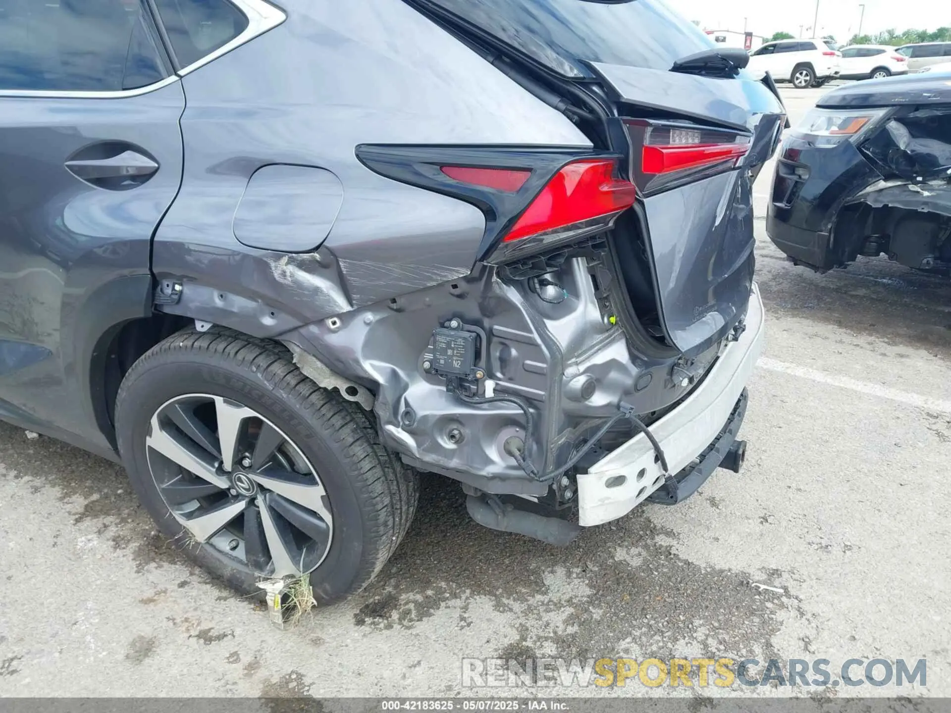 17 fotografías del automóvil dañado JTJGARDZ8M2250070 LEXUS NX 300 2021