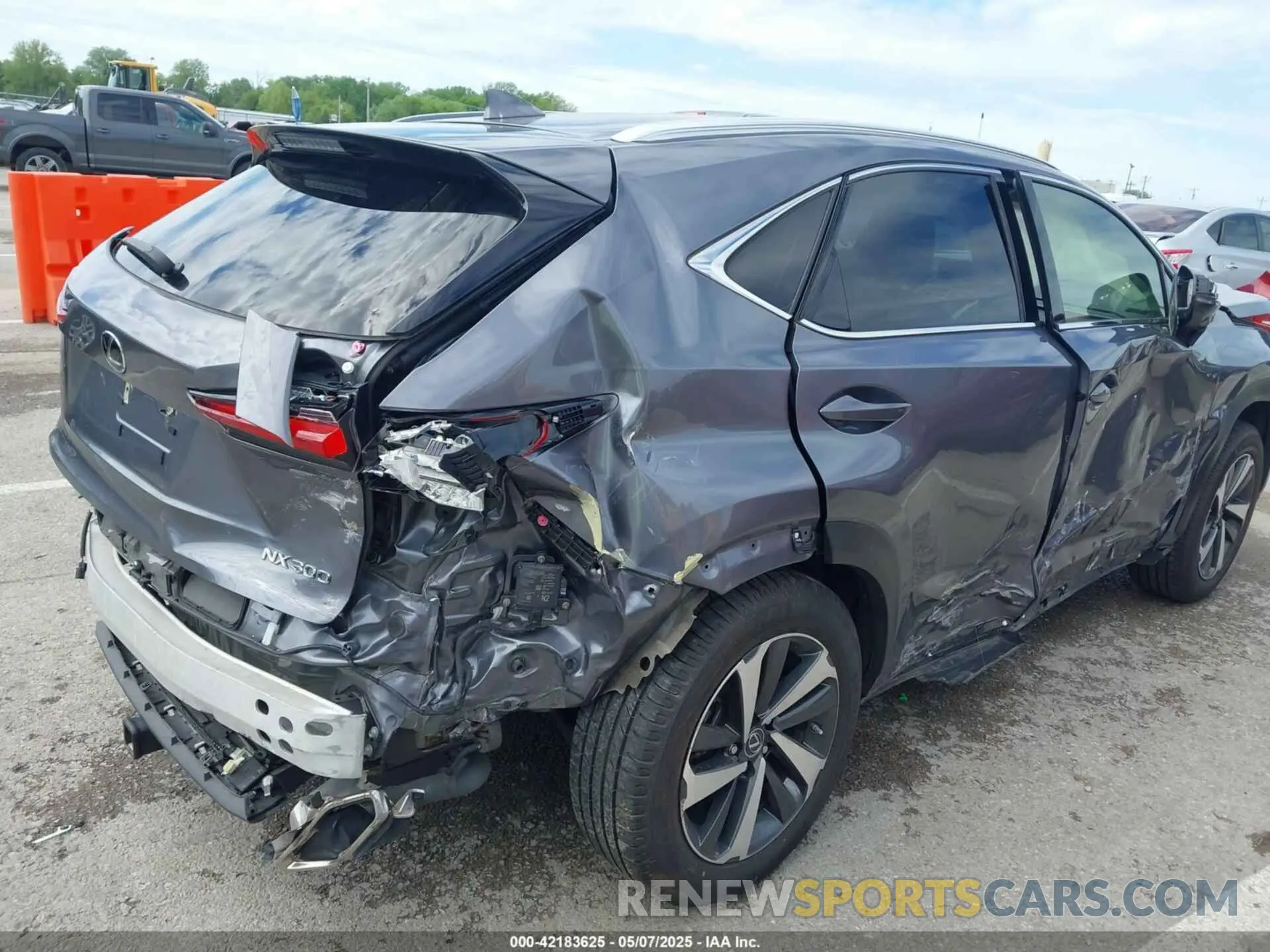 4 fotografías del automóvil dañado JTJGARDZ8M2250070 LEXUS NX 300 2021