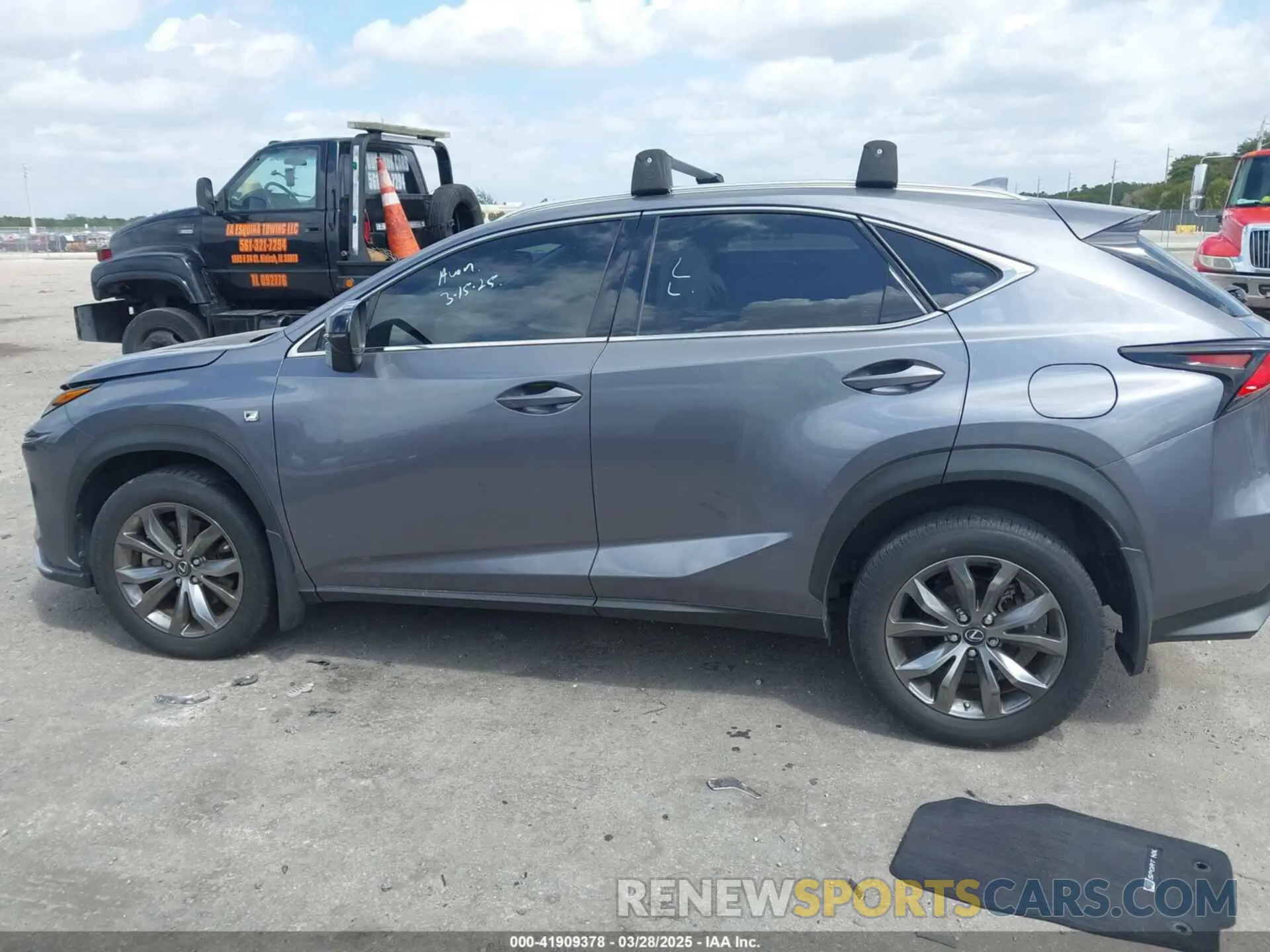 14 fotografías del automóvil dañado JTJSARBZ1M2198603 LEXUS NX 300 2021