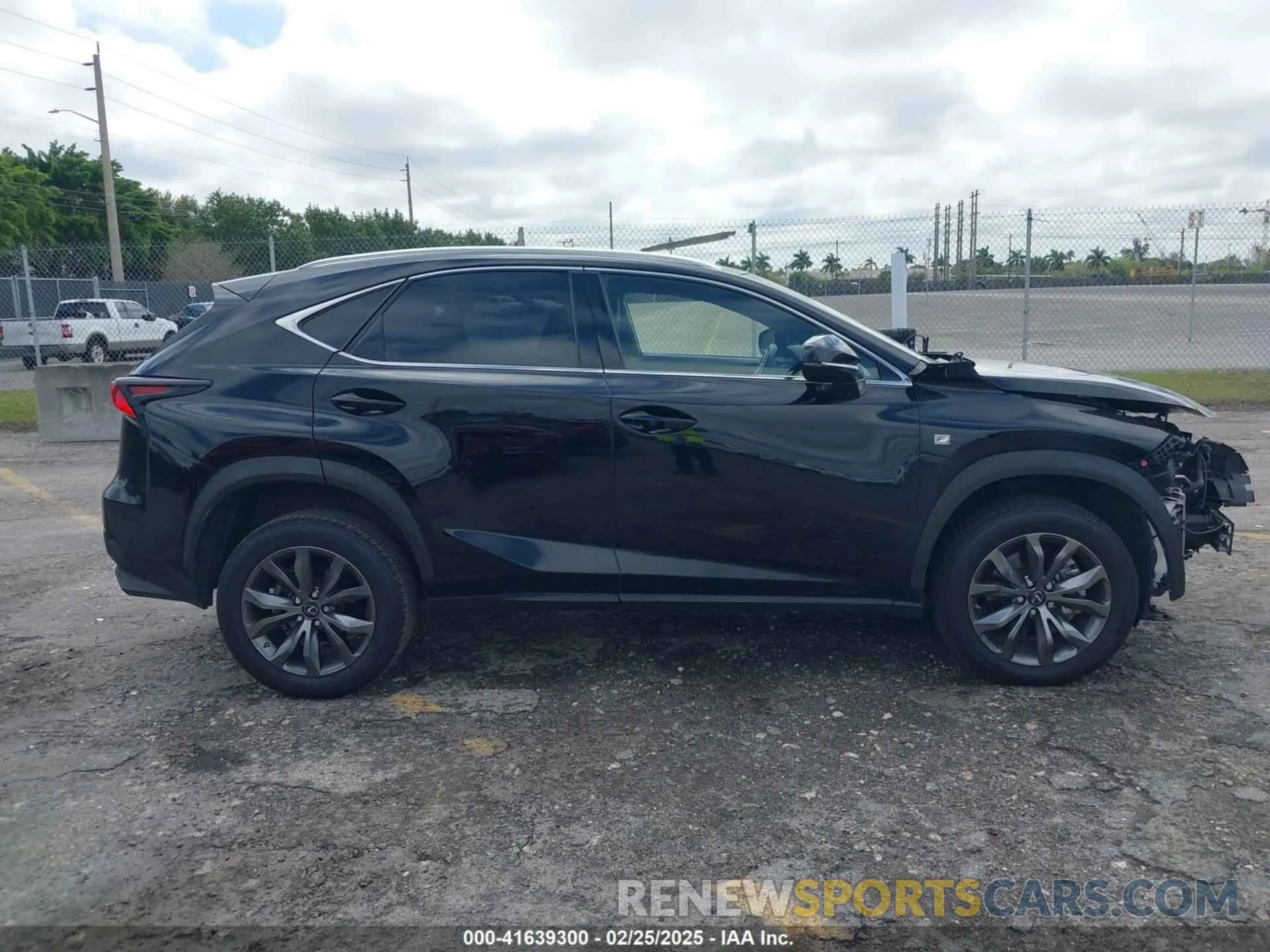 14 fotografías del automóvil dañado JTJSARBZ5M2179908 LEXUS NX 300 2021