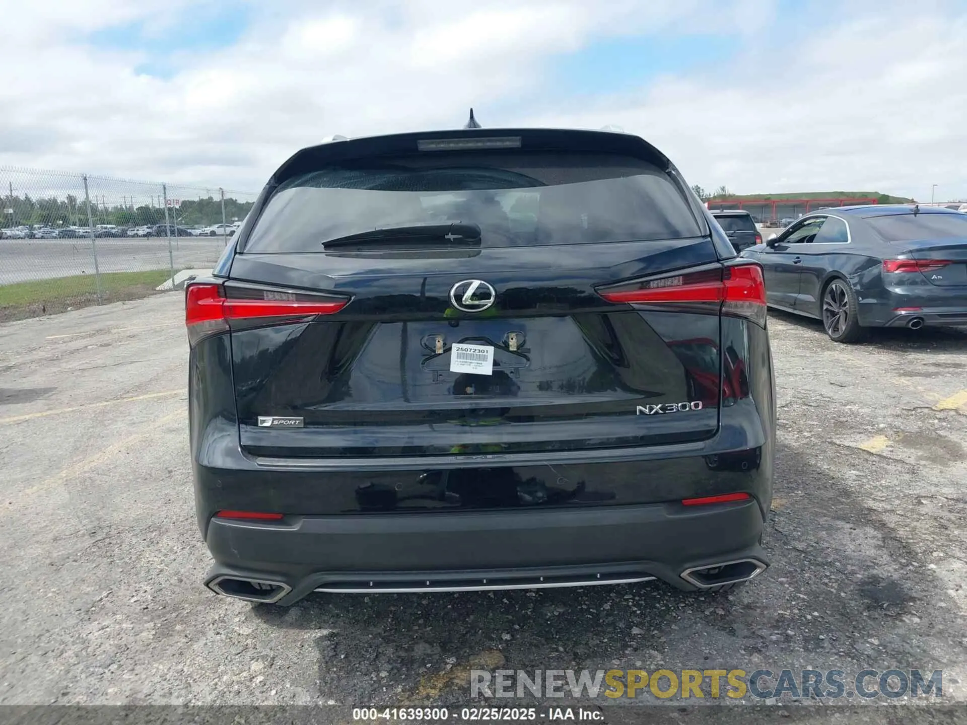 17 fotografías del automóvil dañado JTJSARBZ5M2179908 LEXUS NX 300 2021