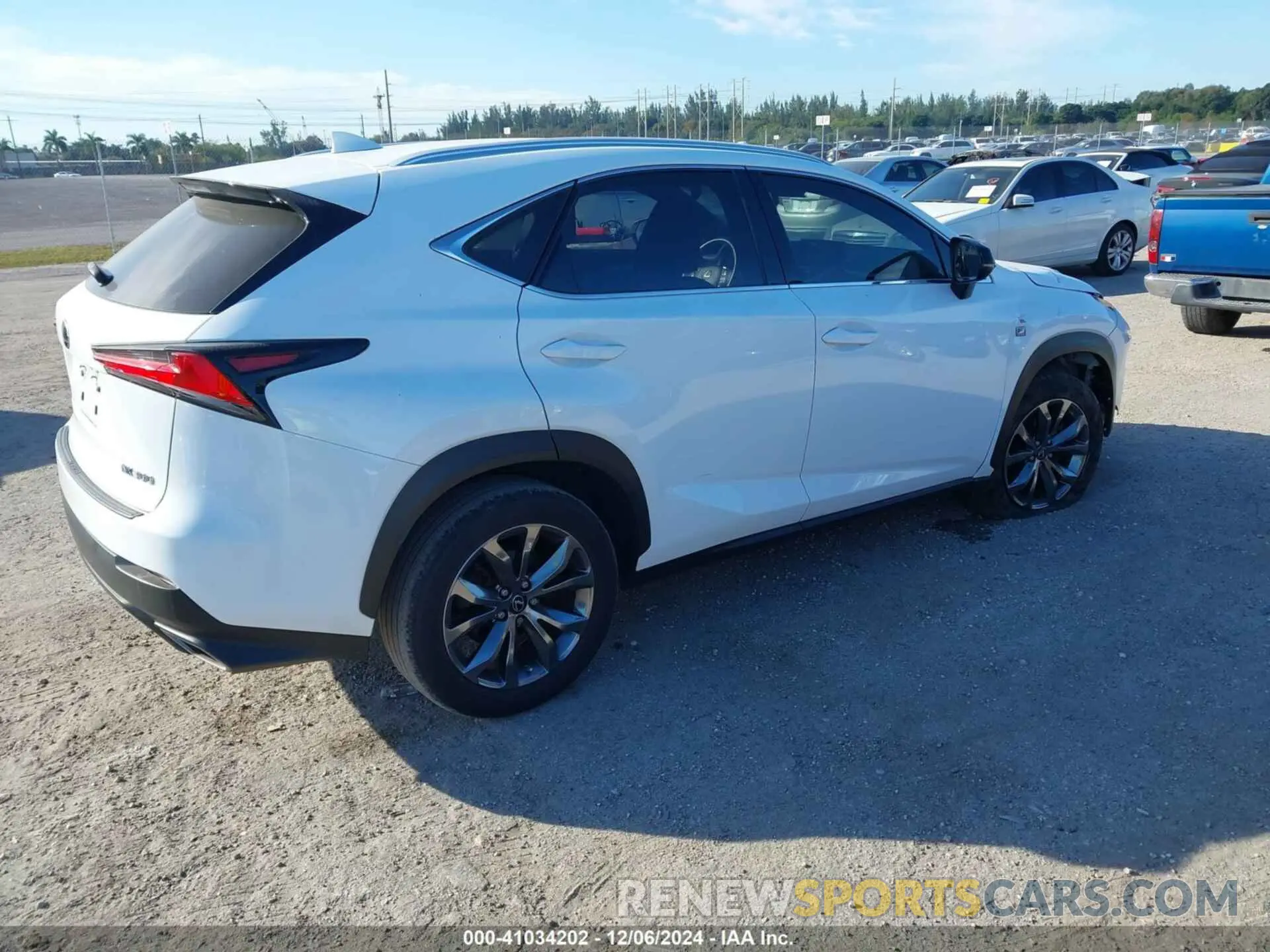 4 fotografías del automóvil dañado JTJSARBZ8M2199988 LEXUS NX 300 2021