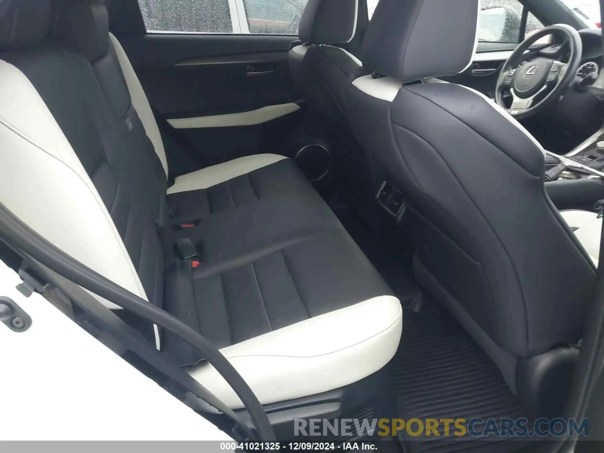 8 fotografías del automóvil dañado JTJSARDZ6M5021671 LEXUS NX 300 2021