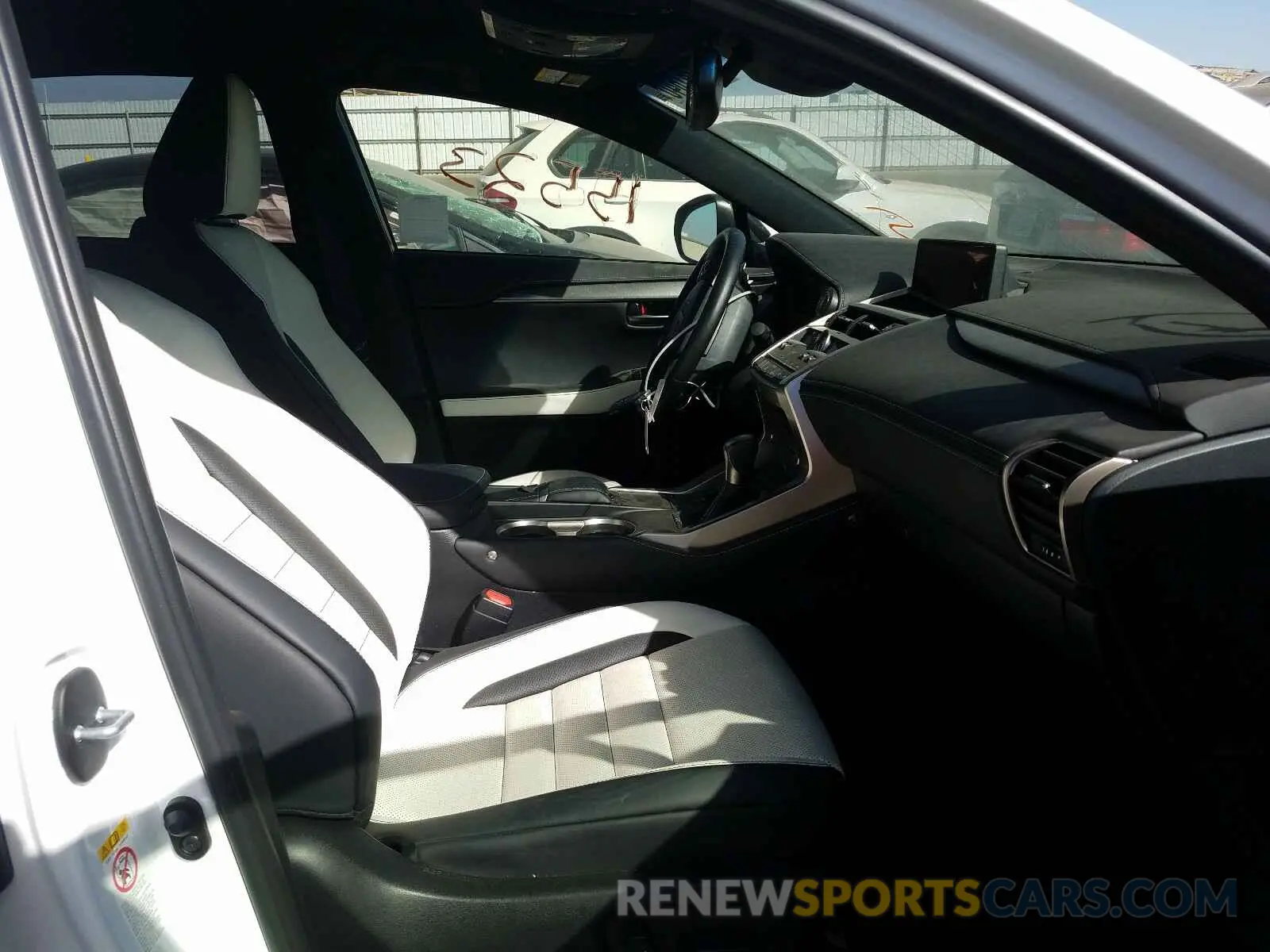 5 fotografías del automóvil dañado JTJYARBZ5K2148035 LEXUS NX 300 BAS 2019