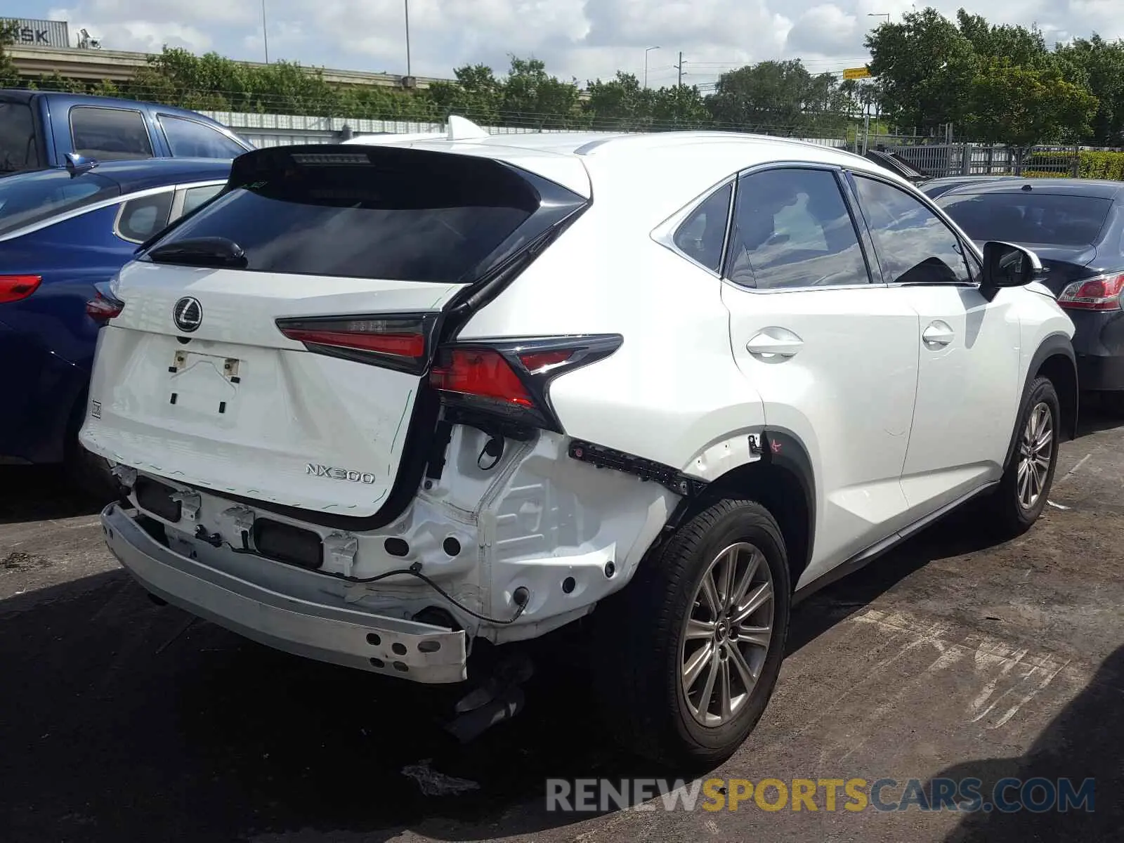 4 fotografías del automóvil dañado JTJAARBZ6L5006049 LEXUS NX 300 BAS 2020