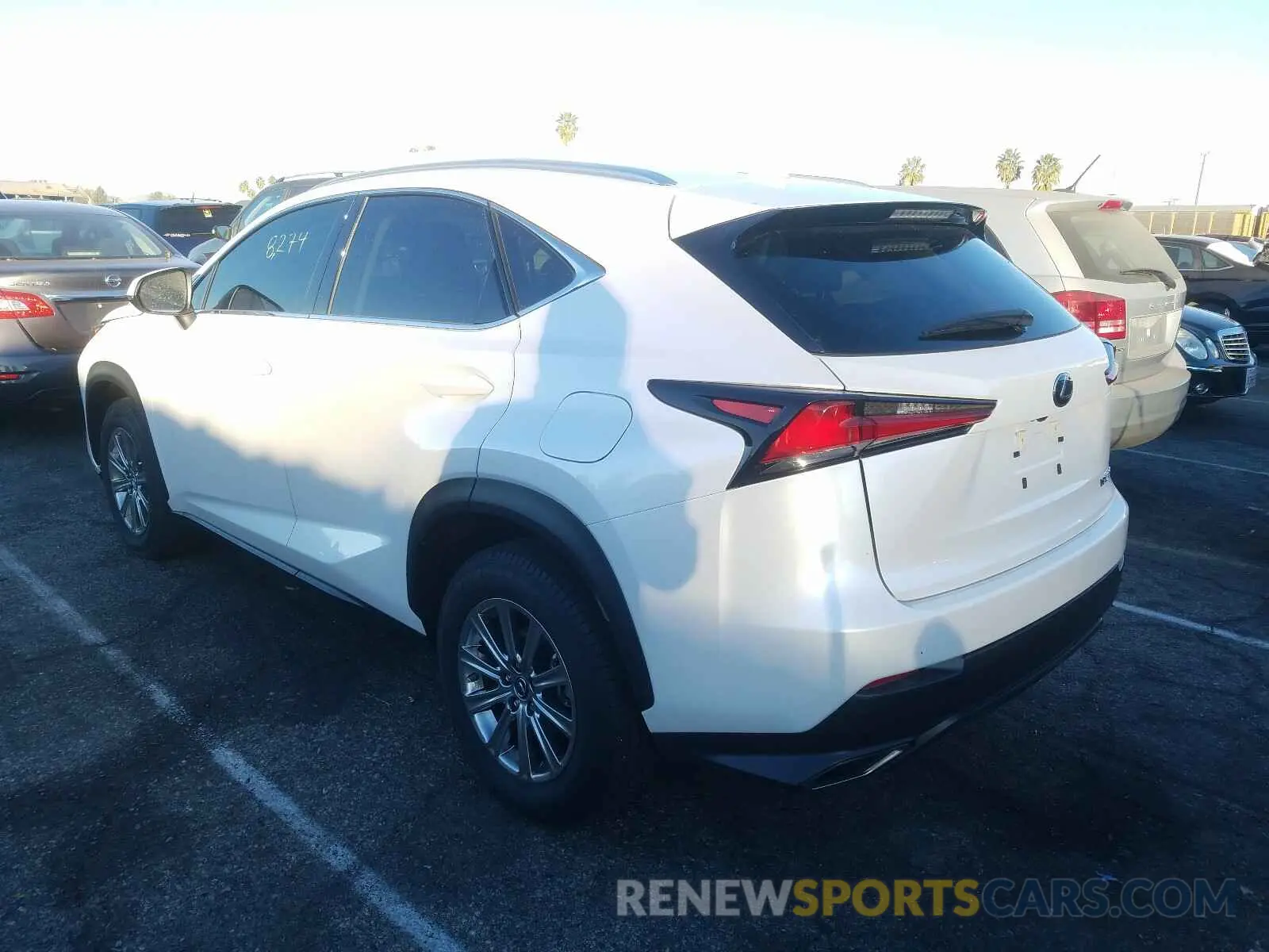 3 fotografías del automóvil dañado JTJAARBZXL5000996 LEXUS NX 300 BAS 2020