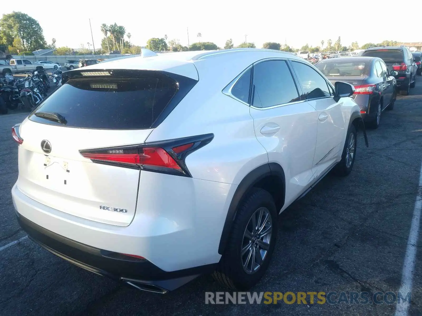 4 fotografías del automóvil dañado JTJAARBZXL5000996 LEXUS NX 300 BAS 2020