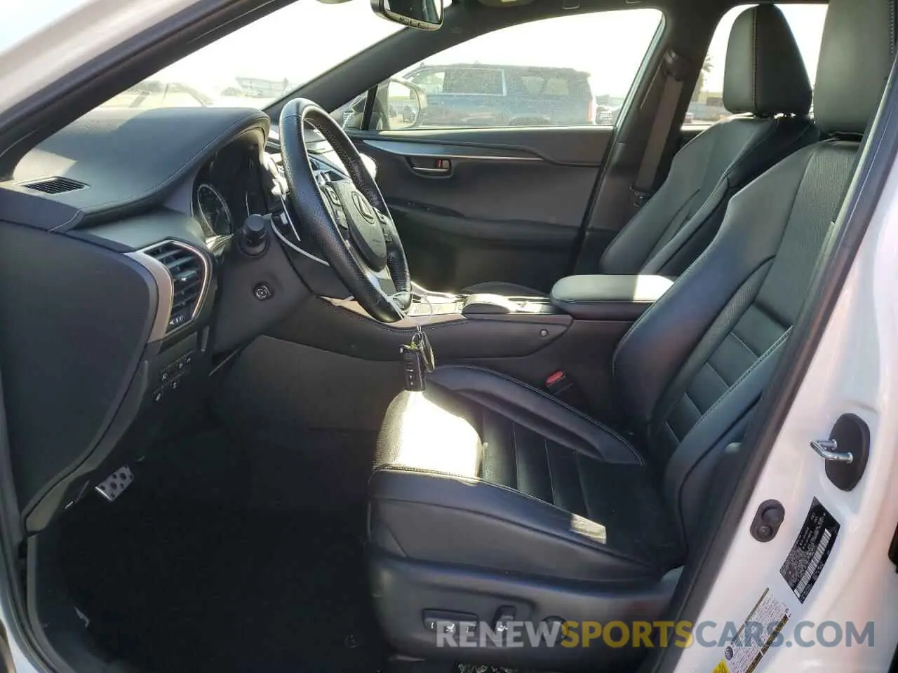 7 fotografías del automóvil dañado JTJSARDZ7L5011357 LEXUS NX 300 F S 2020