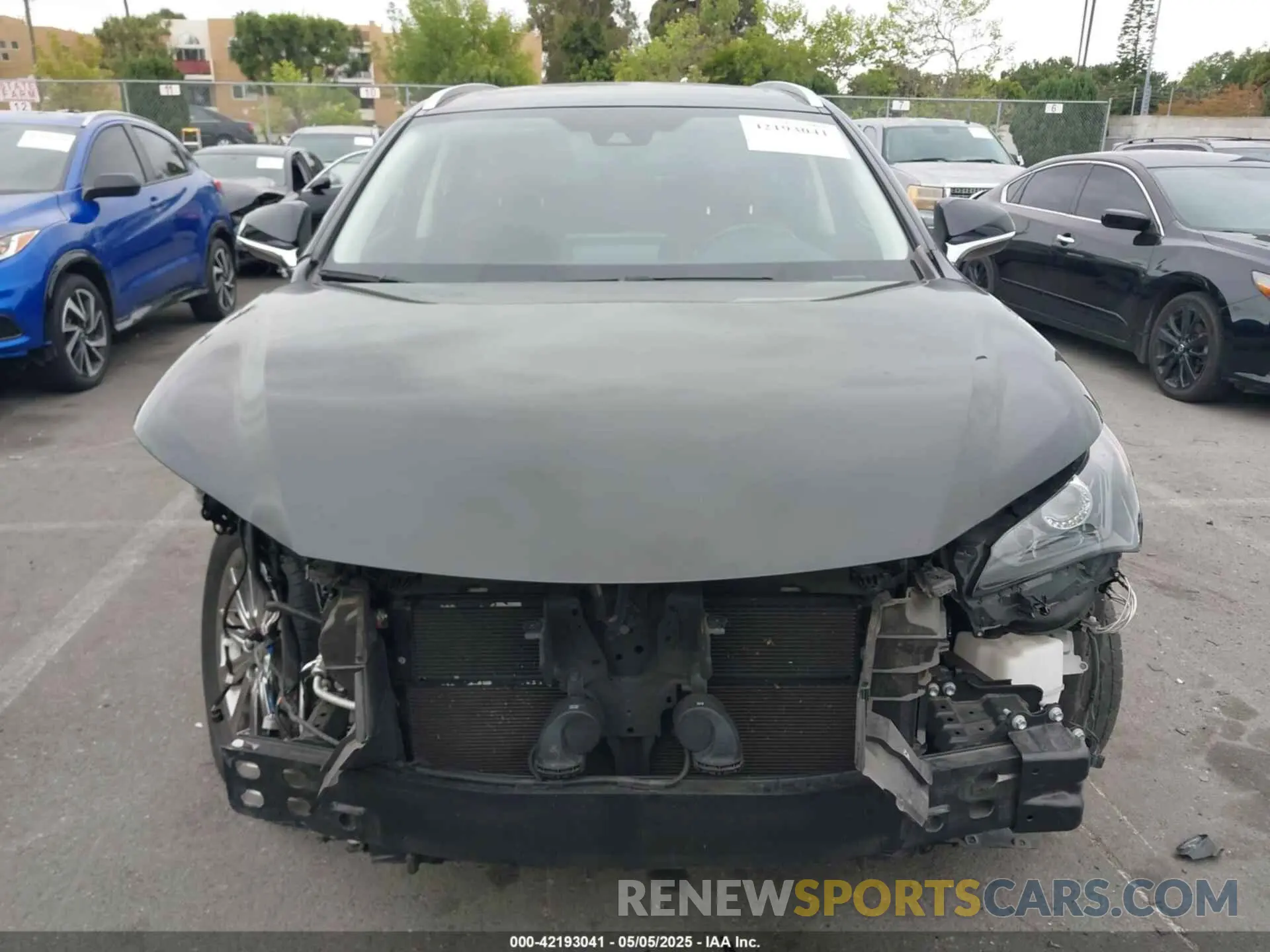 13 fotografías del automóvil dañado JTJDJRDZ6L2133315 LEXUS NX 300H 2020