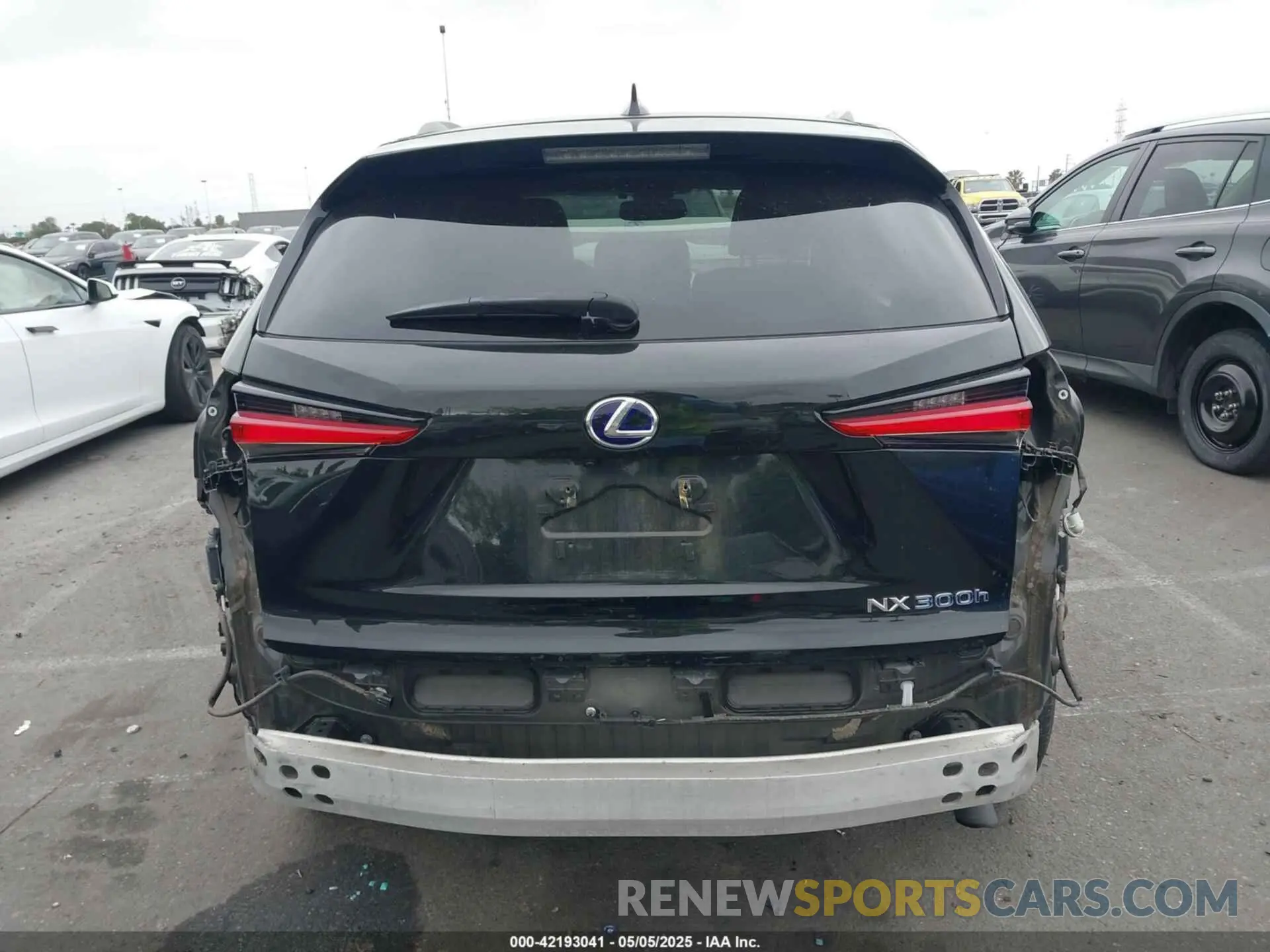 17 fotografías del automóvil dañado JTJDJRDZ6L2133315 LEXUS NX 300H 2020