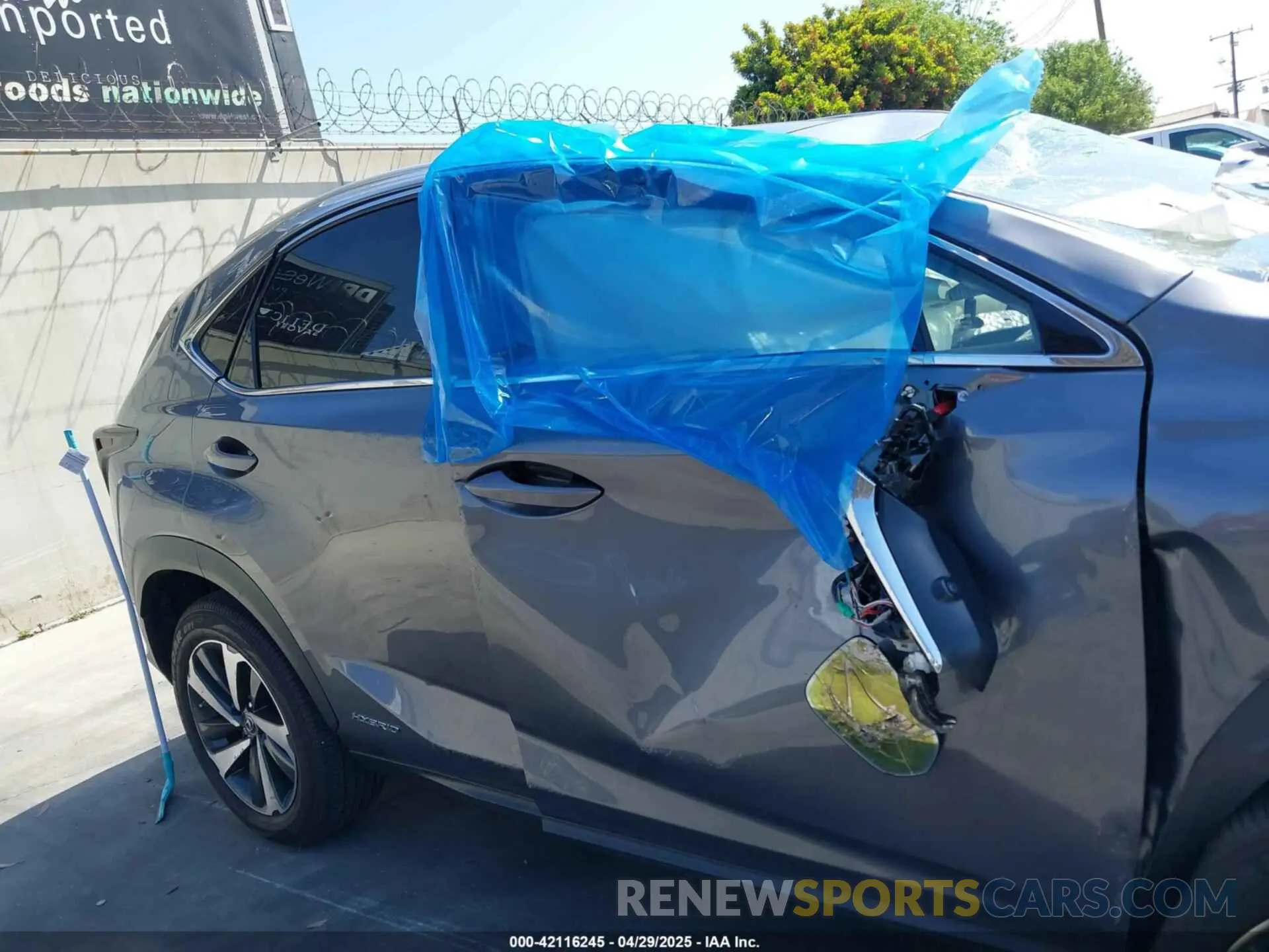 12 fotografías del automóvil dañado JTJGJRDZ7L5008111 LEXUS NX 300H 2020