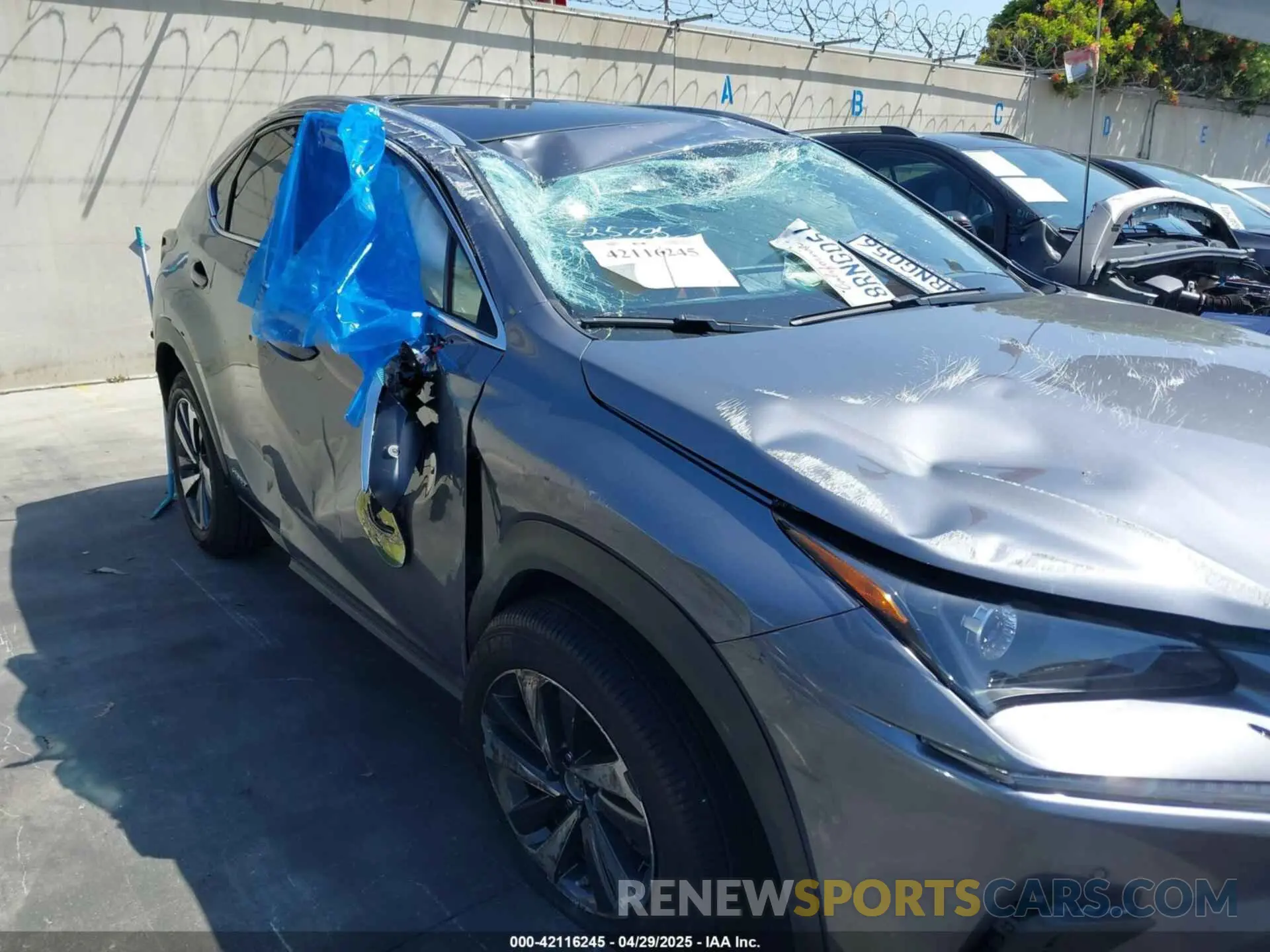 18 fotografías del automóvil dañado JTJGJRDZ7L5008111 LEXUS NX 300H 2020
