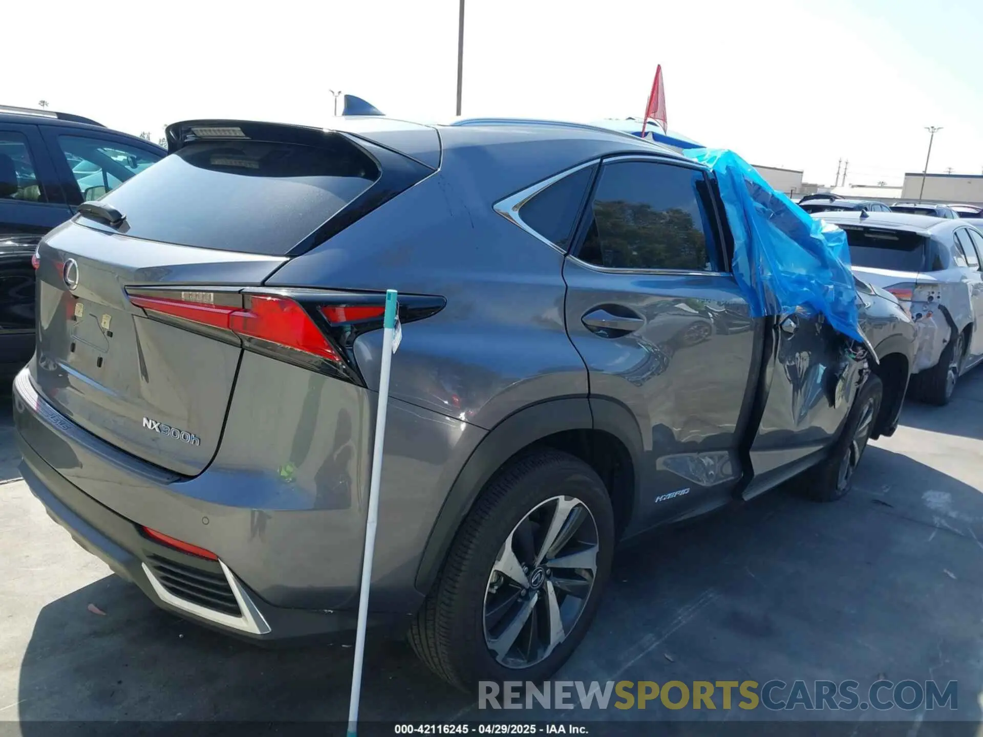 4 fotografías del automóvil dañado JTJGJRDZ7L5008111 LEXUS NX 300H 2020