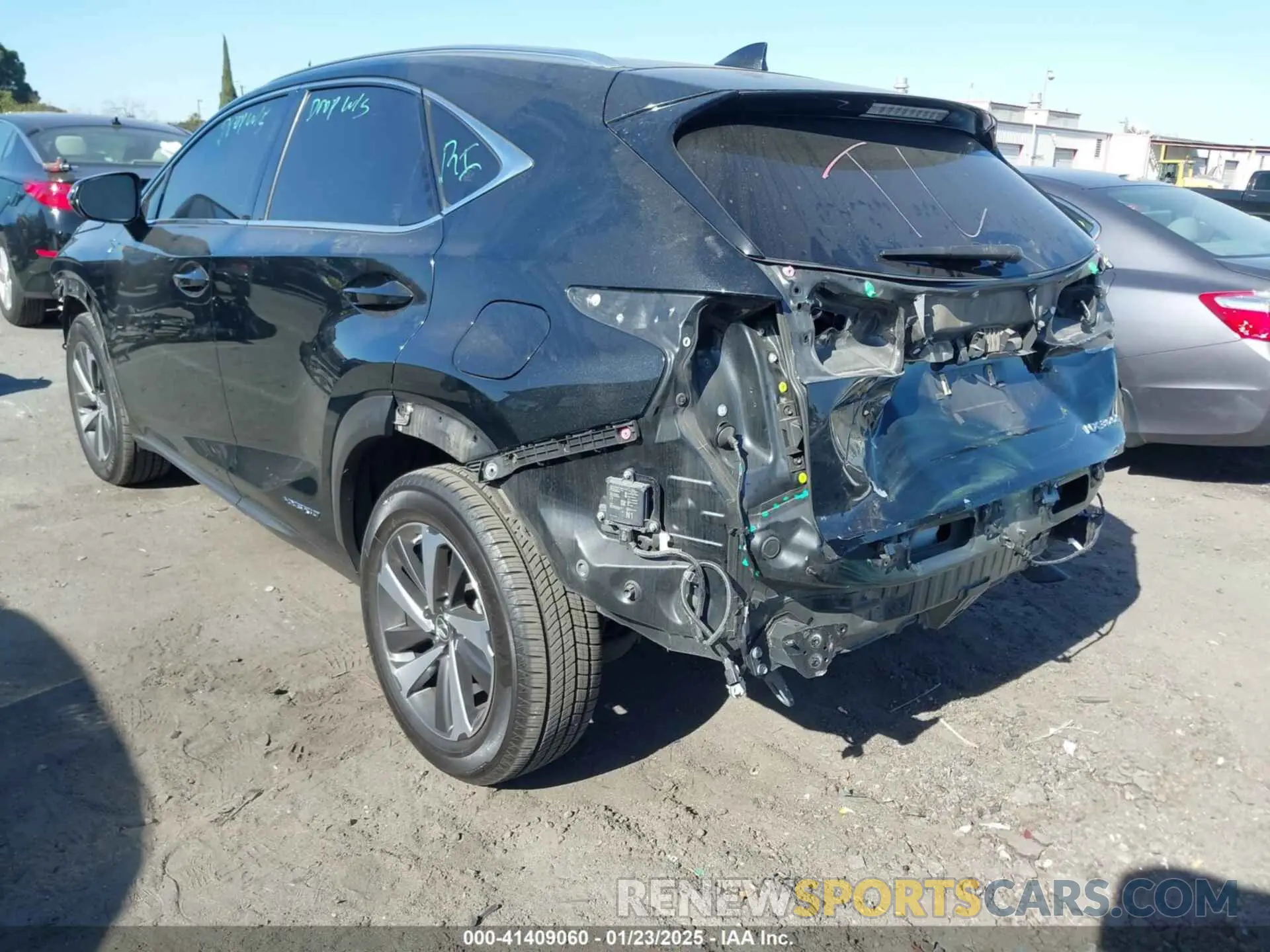 3 fotografías del automóvil dañado JTJGJRDZ8L2146600 LEXUS NX 300H 2020