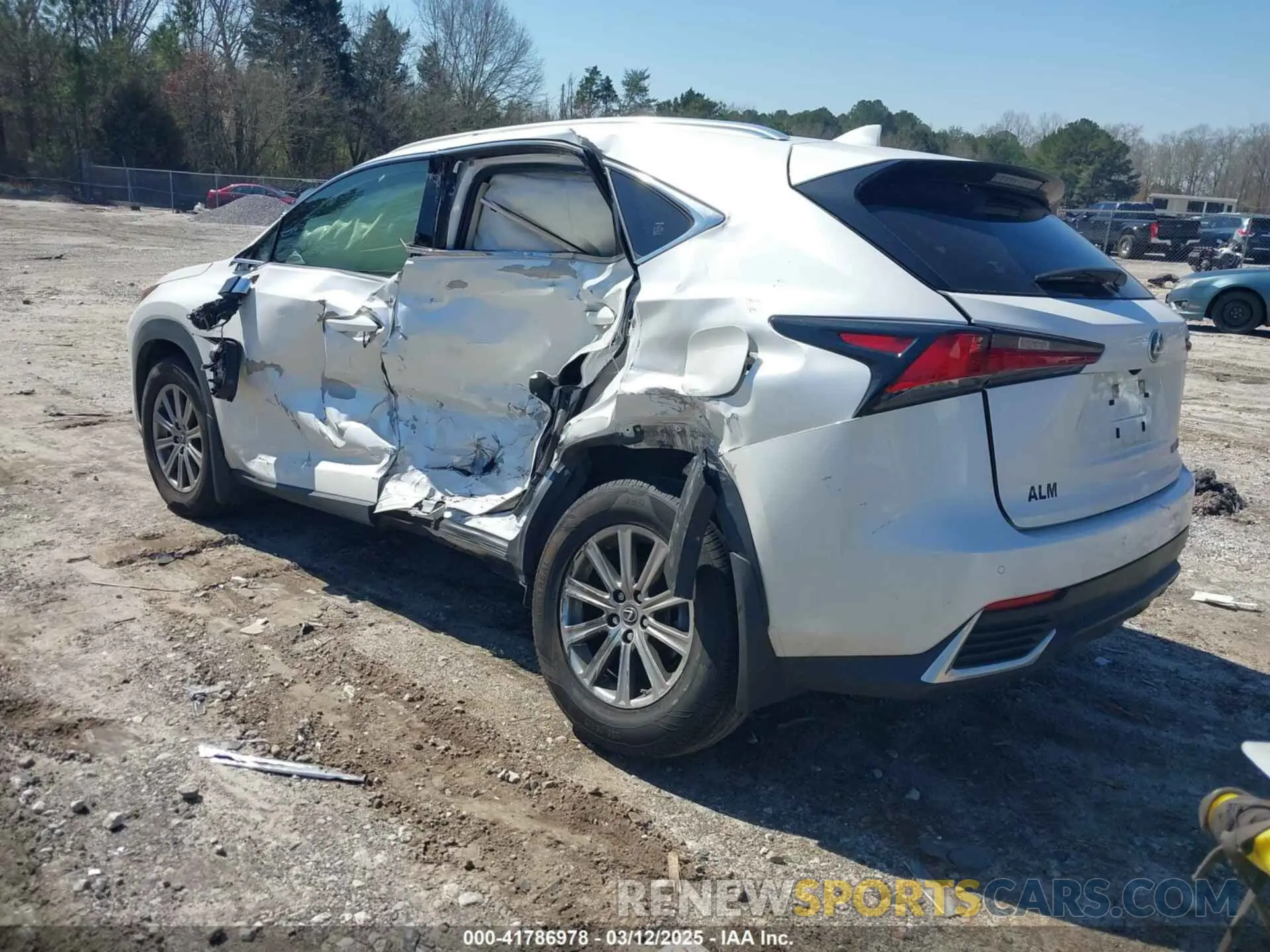 3 fotografías del automóvil dañado JTJDJRDZXM5011492 LEXUS NX 300H 2021