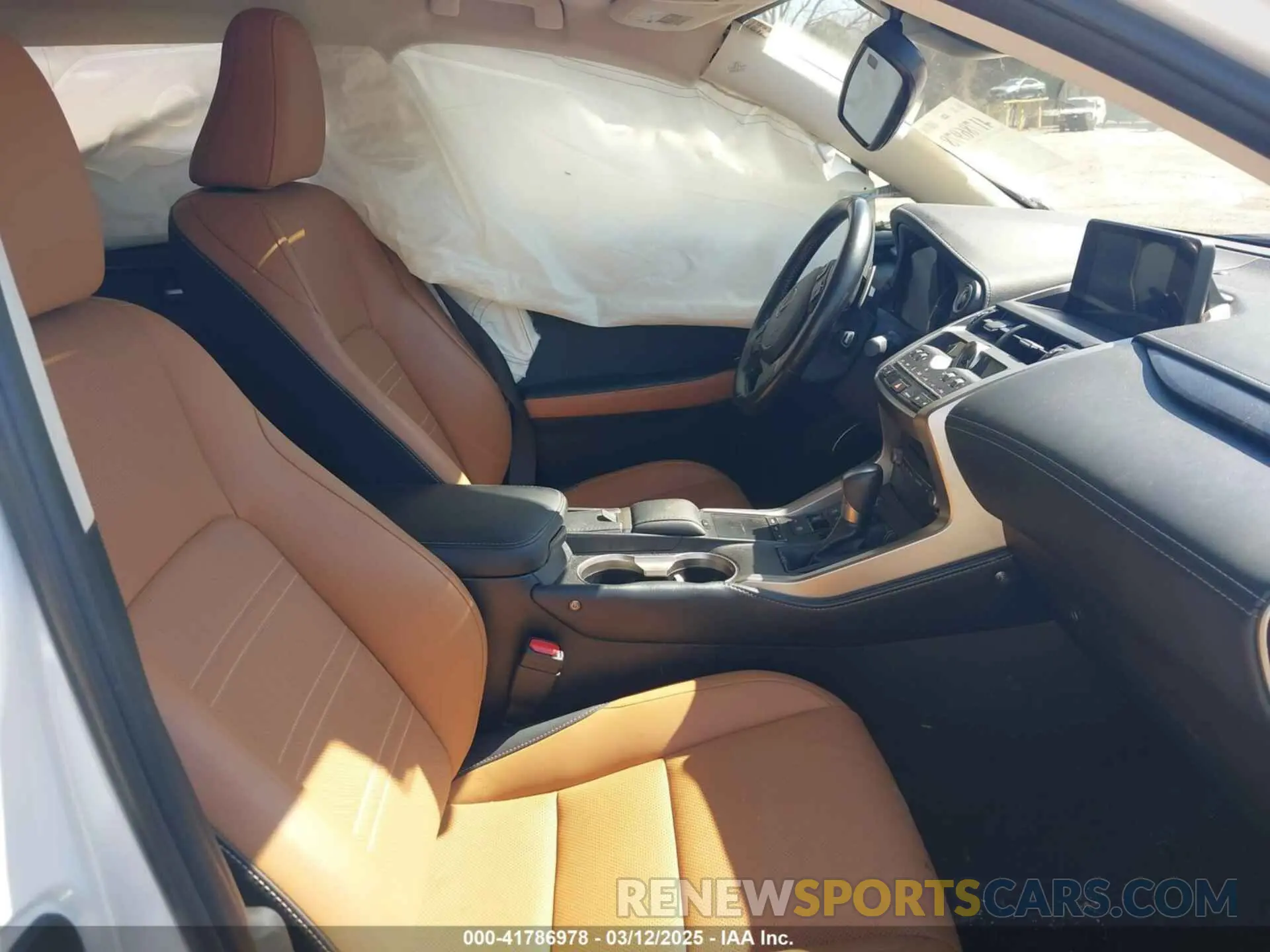 5 fotografías del automóvil dañado JTJDJRDZXM5011492 LEXUS NX 300H 2021