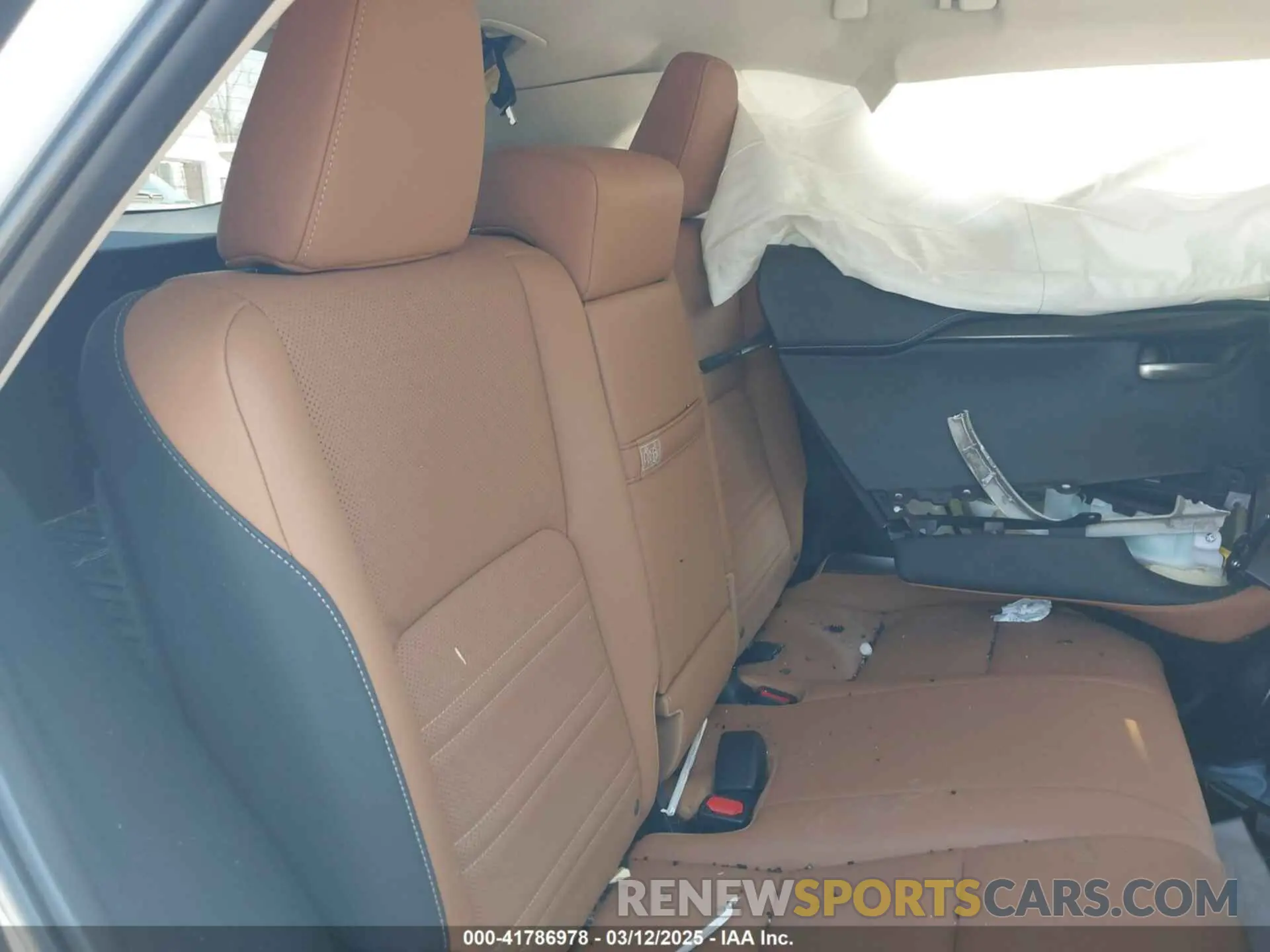 8 fotografías del automóvil dañado JTJDJRDZXM5011492 LEXUS NX 300H 2021