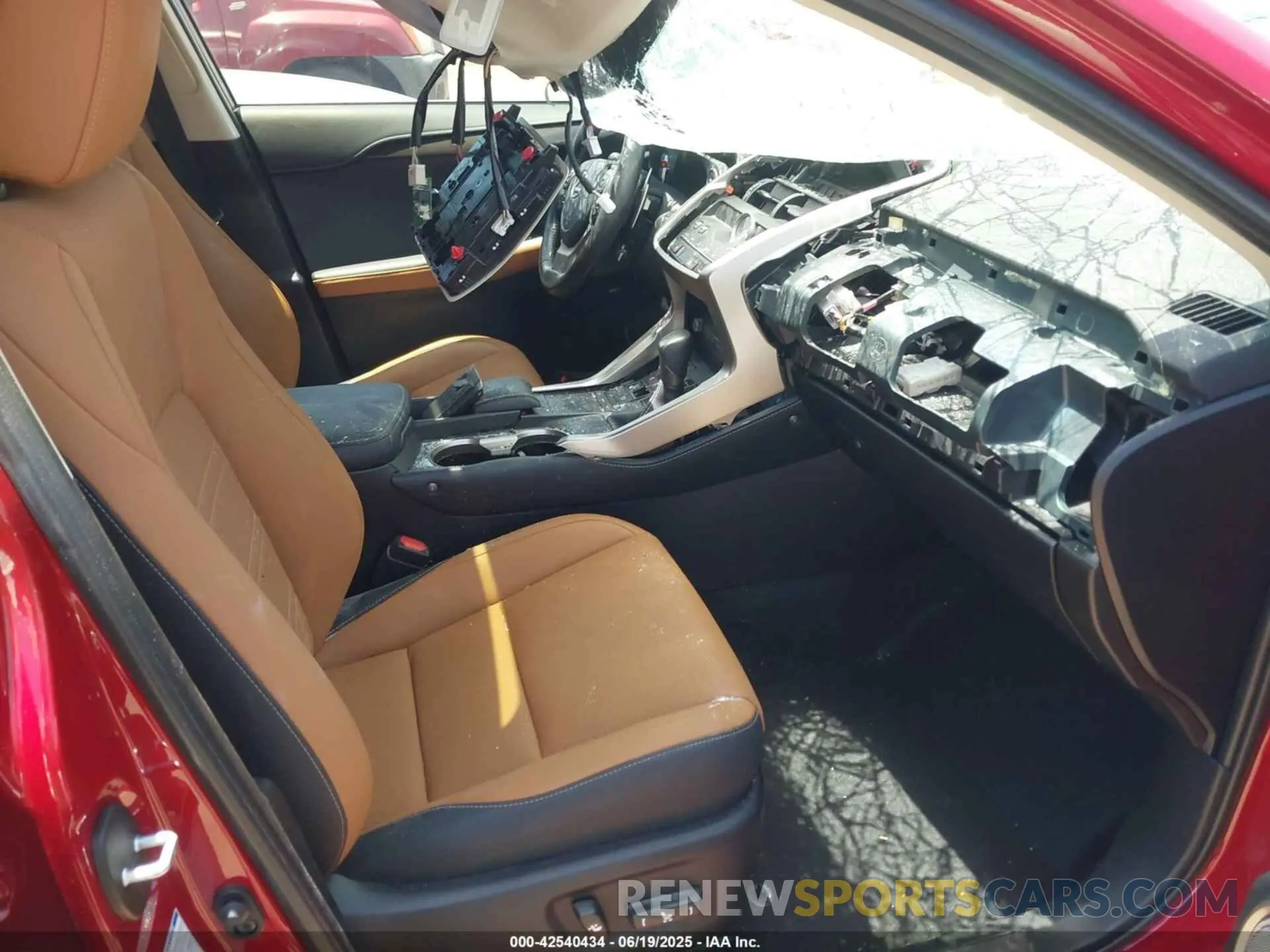 5 fotografías del automóvil dañado JTJGJRDZ0M2155082 LEXUS NX 300H 2021