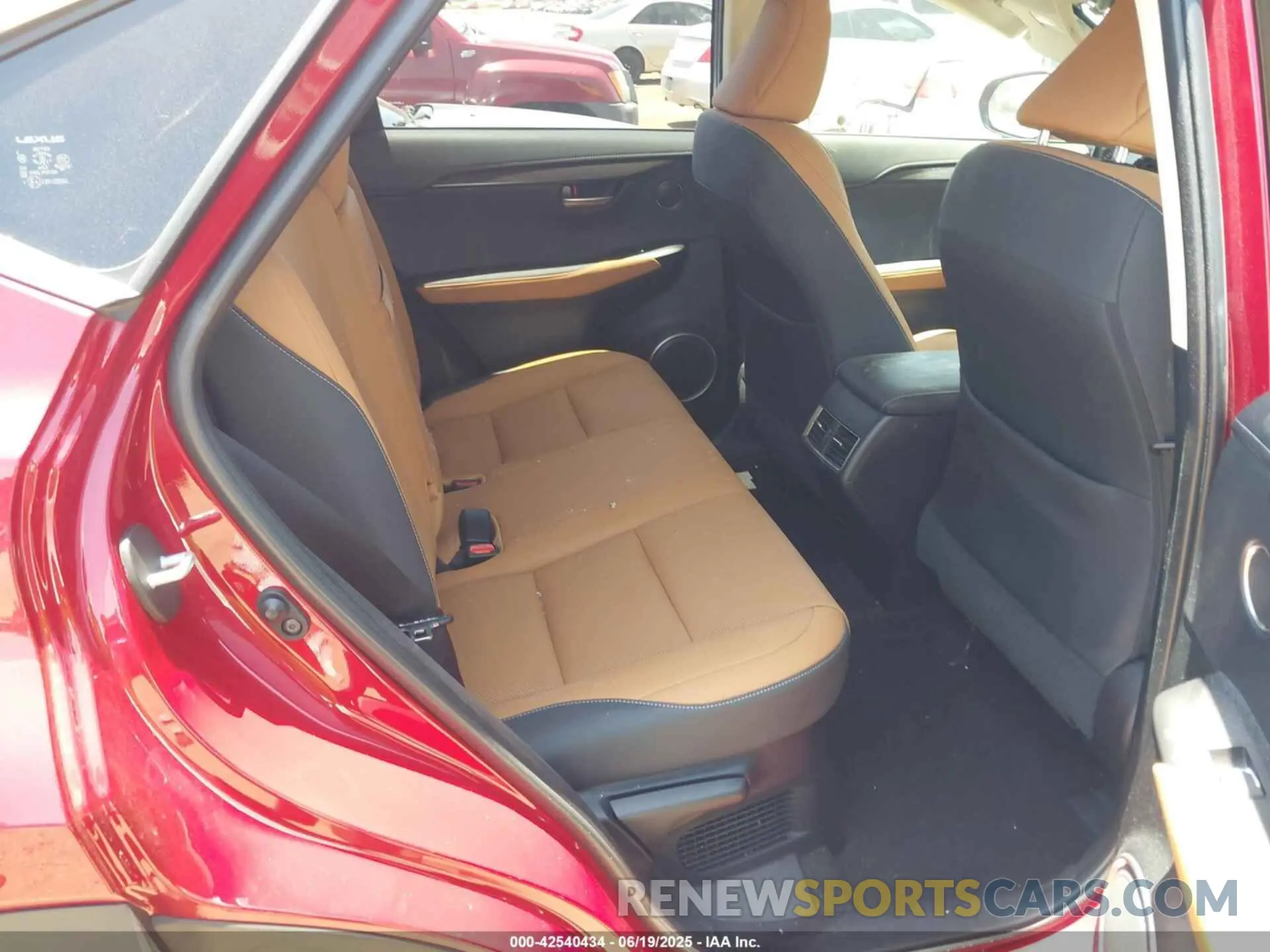 8 fotografías del automóvil dañado JTJGJRDZ0M2155082 LEXUS NX 300H 2021