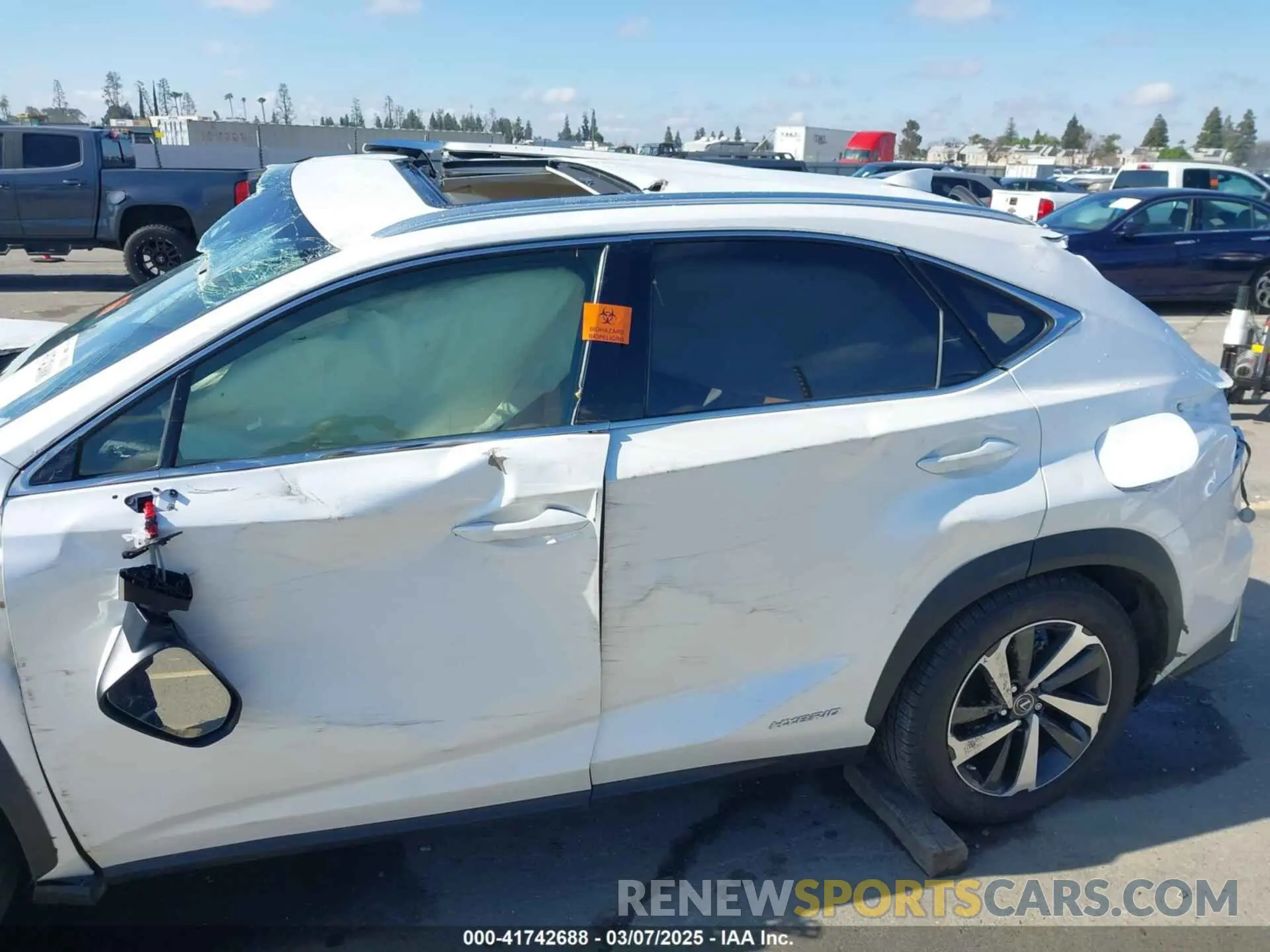 19 fotografías del automóvil dañado JTJGJRDZ3M2166674 LEXUS NX 300H 2021