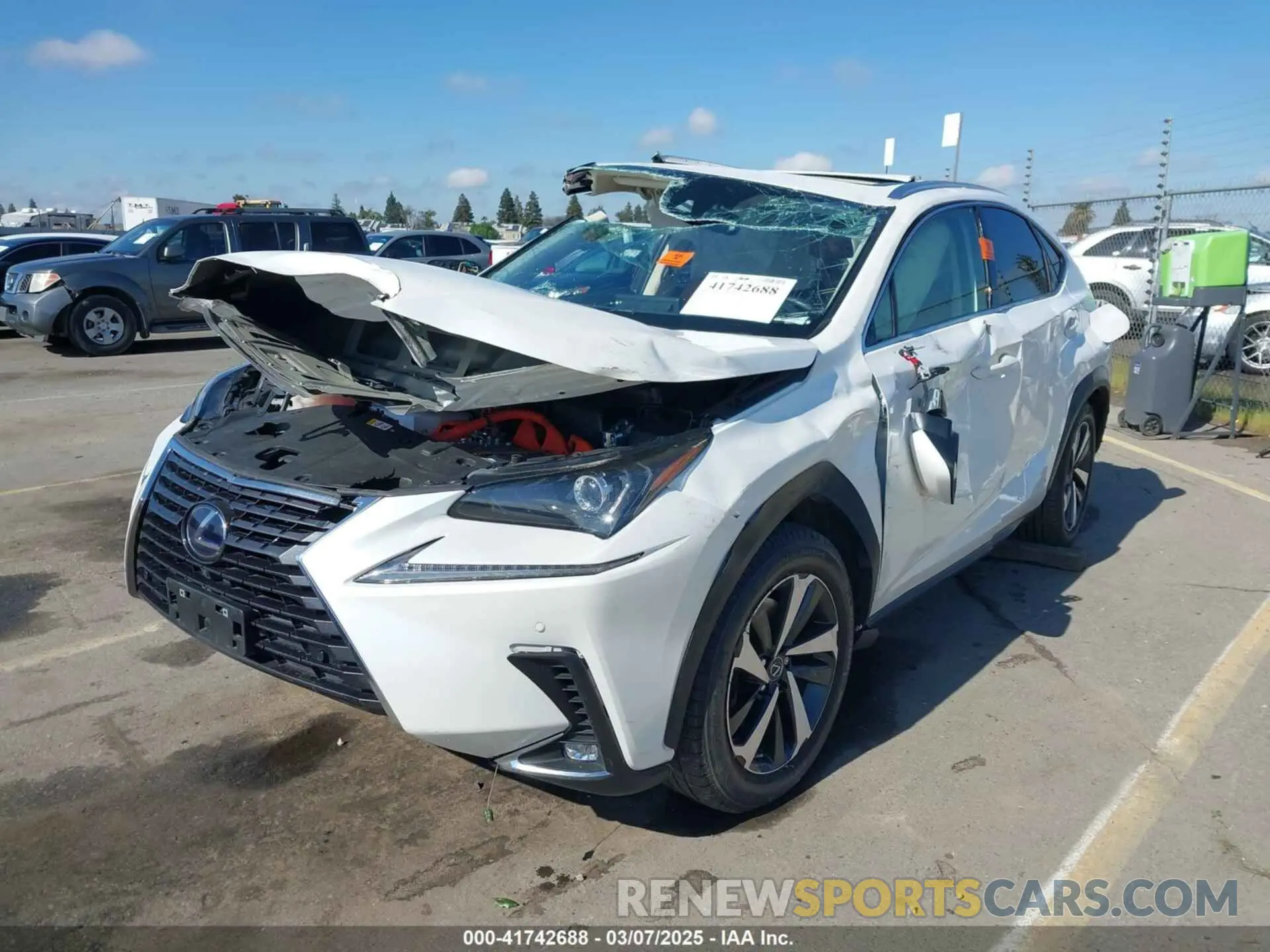 2 fotografías del automóvil dañado JTJGJRDZ3M2166674 LEXUS NX 300H 2021