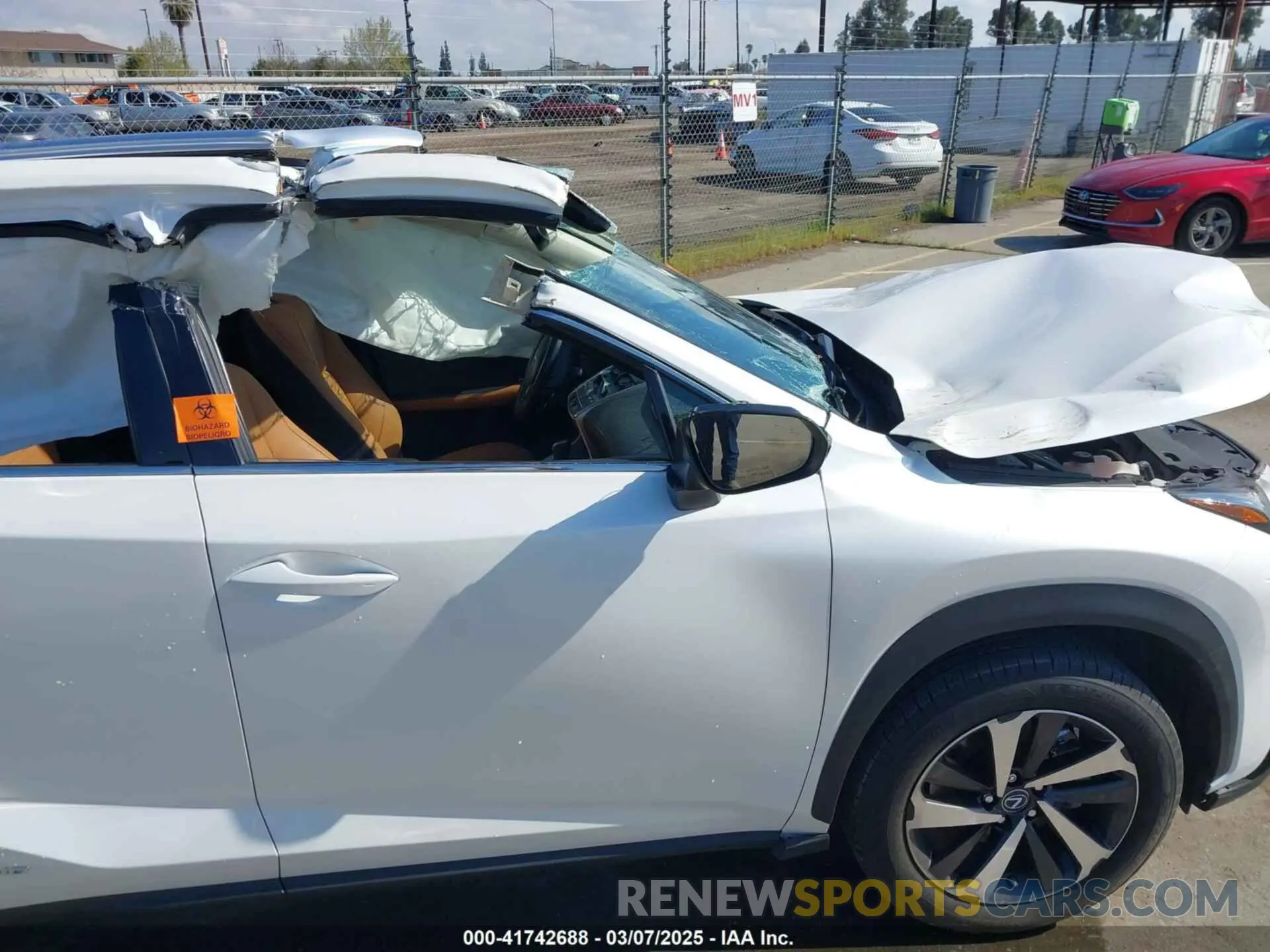 22 fotografías del automóvil dañado JTJGJRDZ3M2166674 LEXUS NX 300H 2021