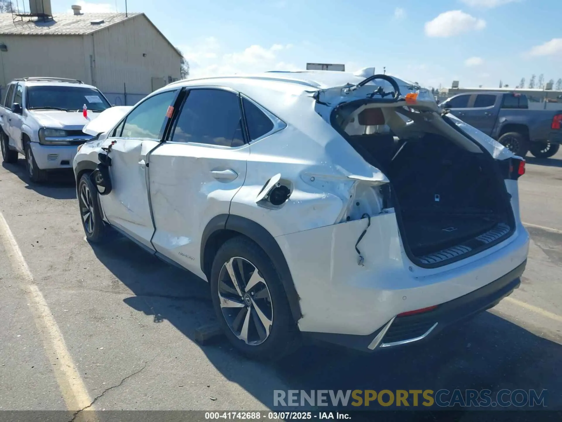 3 fotografías del automóvil dañado JTJGJRDZ3M2166674 LEXUS NX 300H 2021
