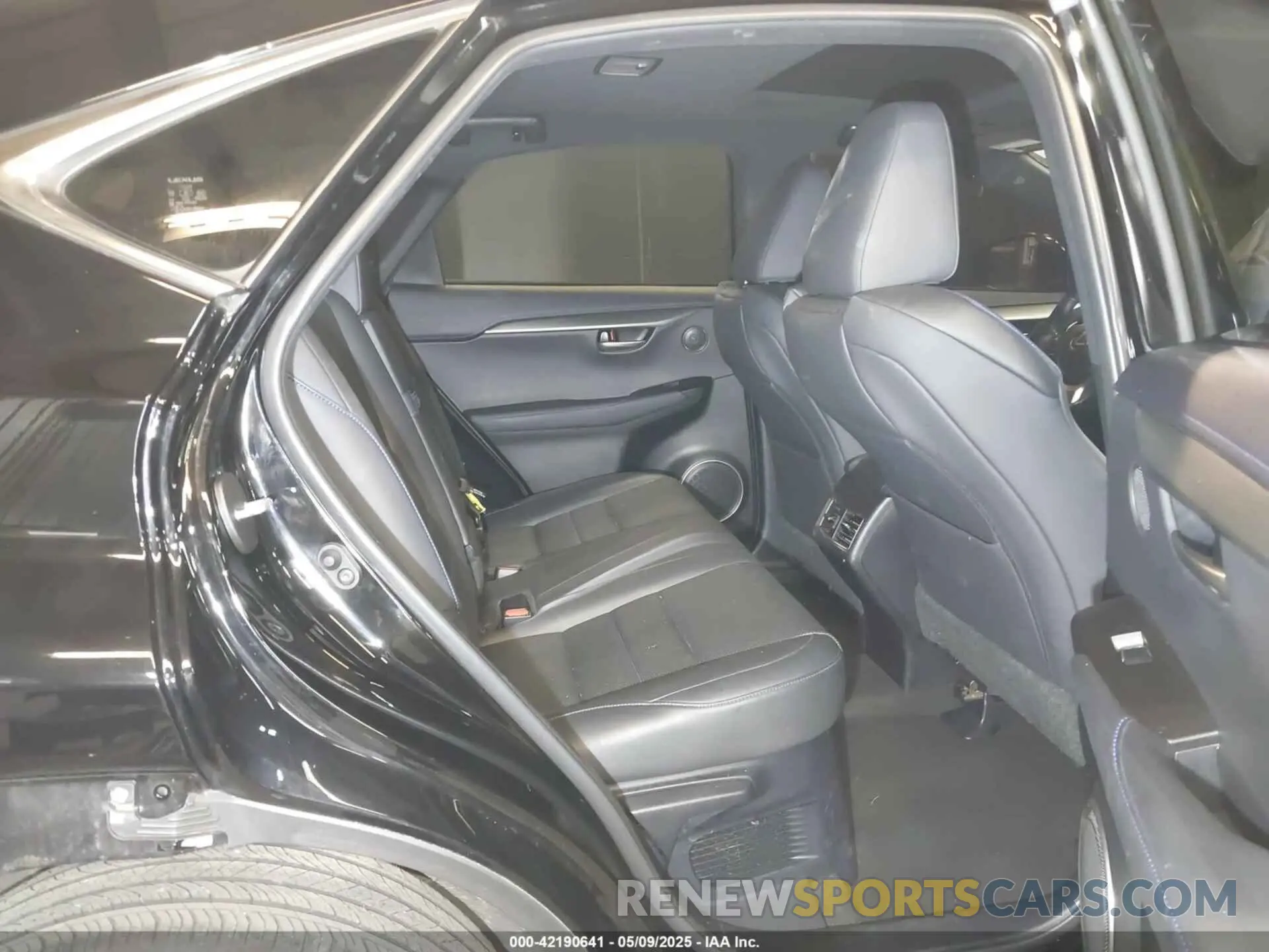 8 fotografías del automóvil dañado JTJSJRDZ0M2149793 LEXUS NX 300H 2021