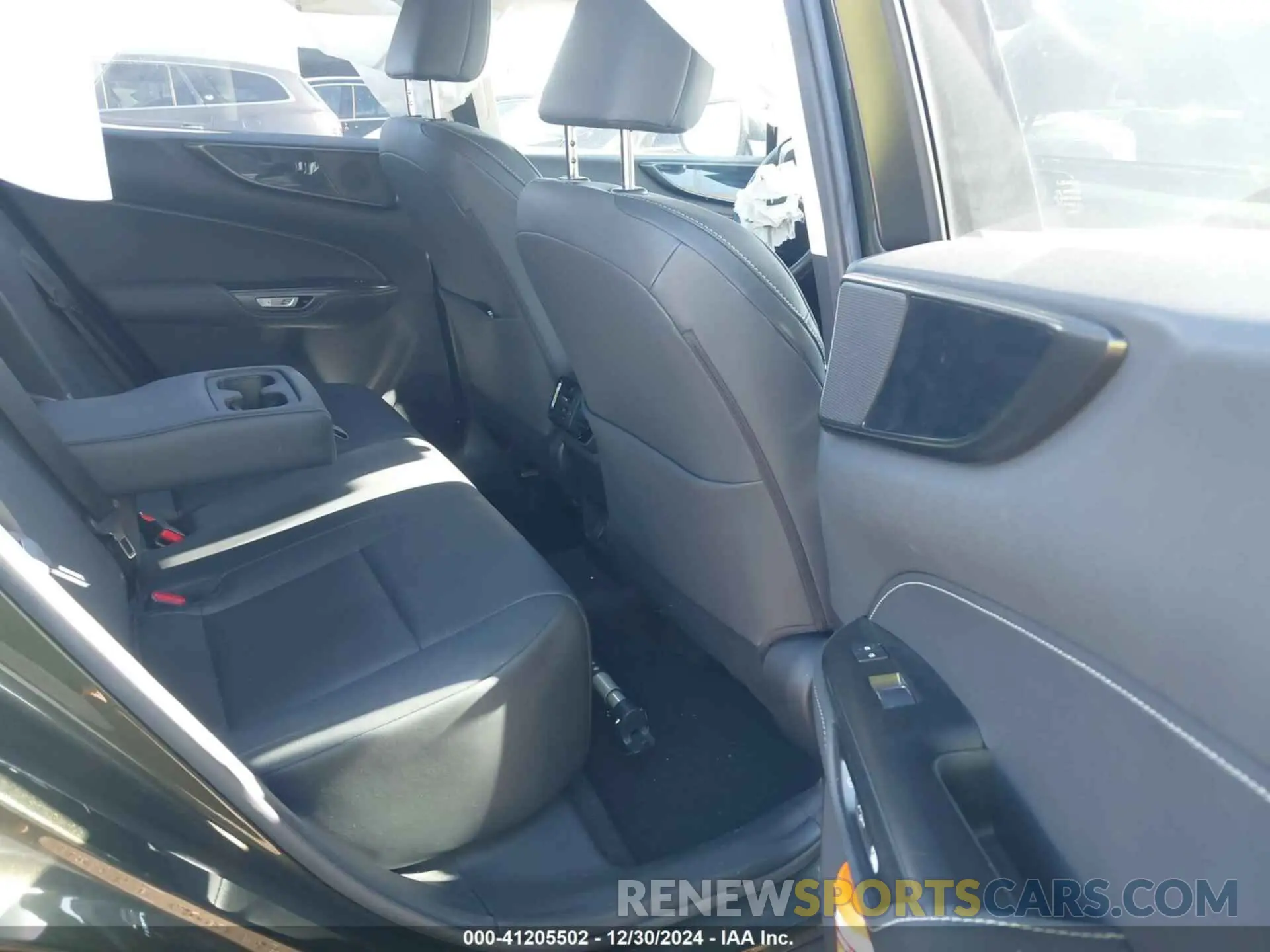 8 fotografías del automóvil dañado JTJGGCEZ0N2001029 LEXUS NX 350 2022