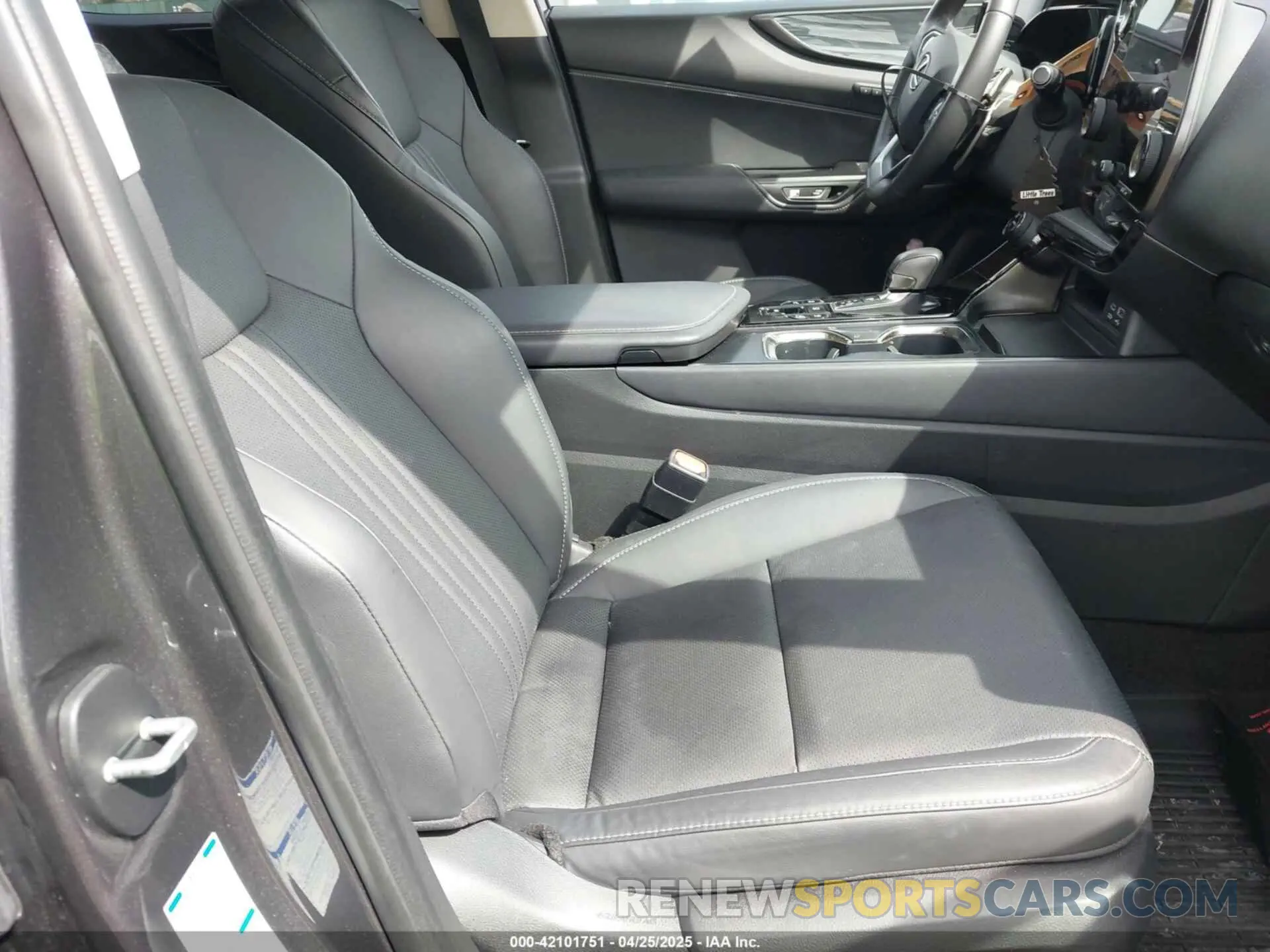 5 fotografías del automóvil dañado 2T2GGCEZ8PC024142 LEXUS NX 350 2023