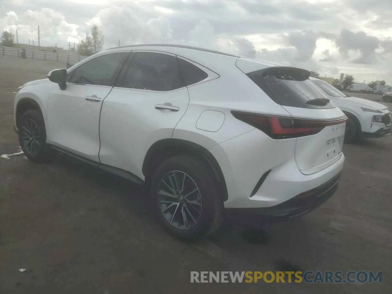 2 fotografías del automóvil dañado JTJGGCEZ4P2009461 LEXUS NX 350 2023