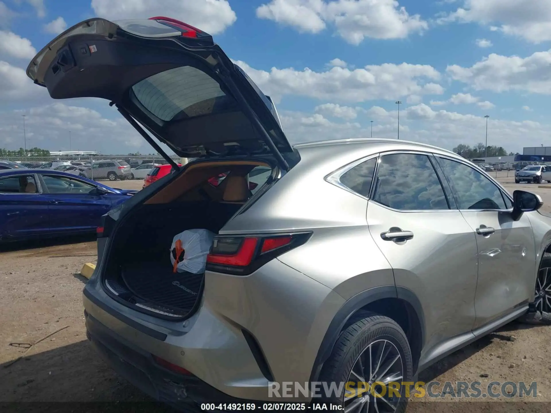 18 fotografías del automóvil dañado 2T2GGCEZXRC038367 LEXUS NX 350 2024