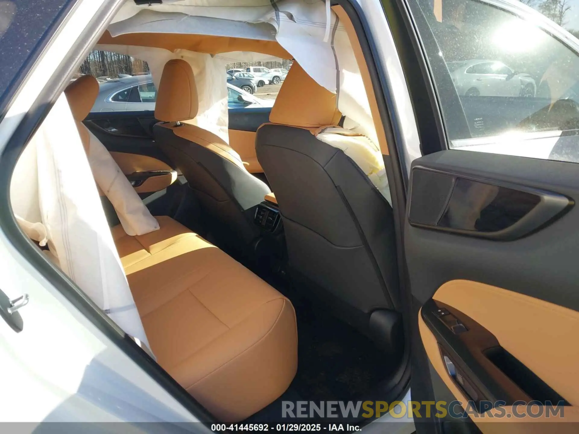 8 fotografías del automóvil dañado JTJGGCEZ4S2023563 LEXUS NX 350 2025