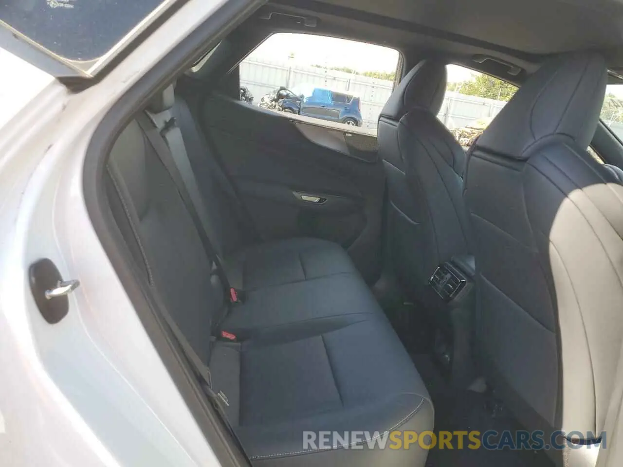 10 fotografías del automóvil dañado JTJKGCEZ0R2013925 LEXUS NX 350 LUX 2024