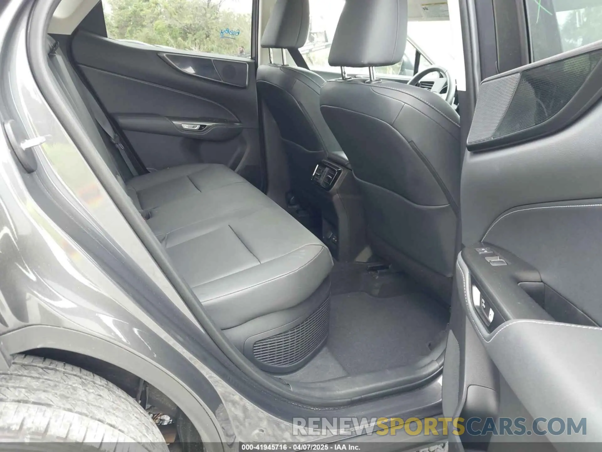 8 fotografías del automóvil dañado 2T2AKCEZ1NC001321 LEXUS NX 350H 2022