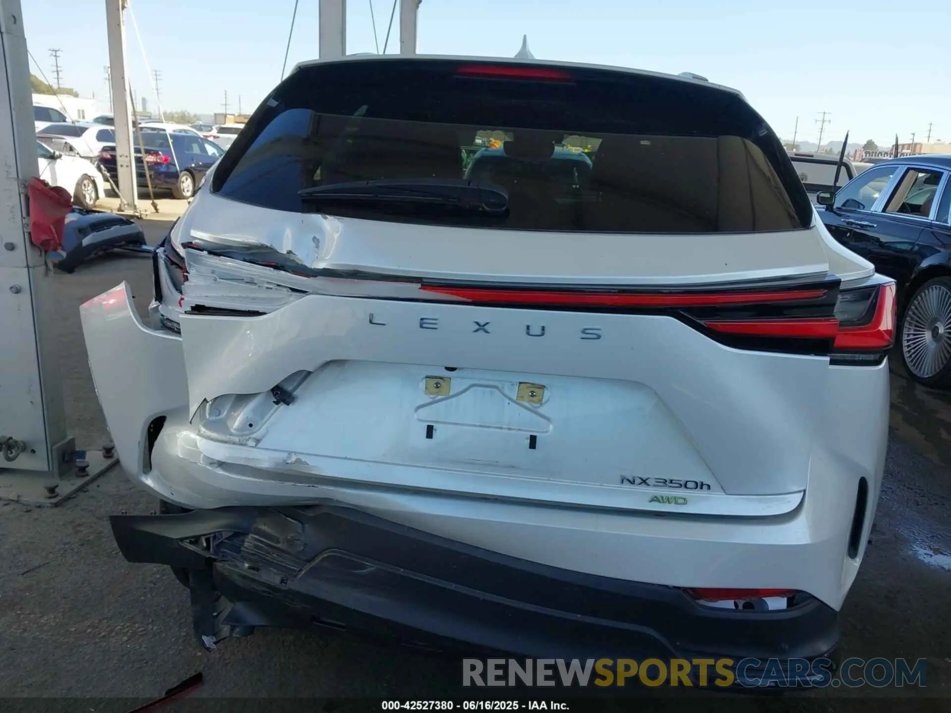 16 fotografías del automóvil dañado JTJAKCEZ4N5004616 LEXUS NX 350H 2022