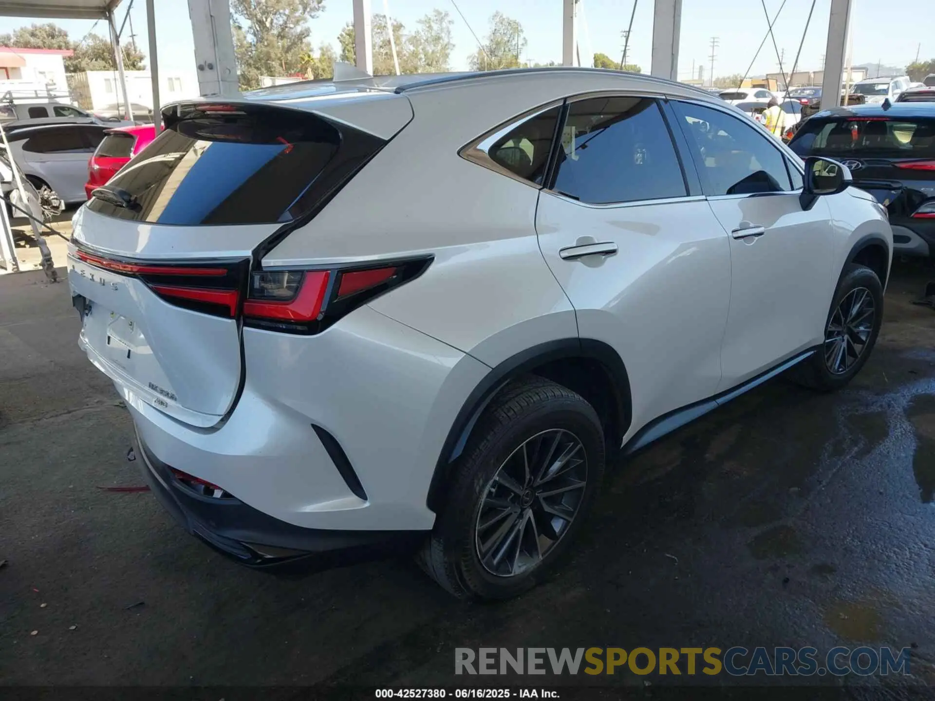 4 fotografías del automóvil dañado JTJAKCEZ4N5004616 LEXUS NX 350H 2022