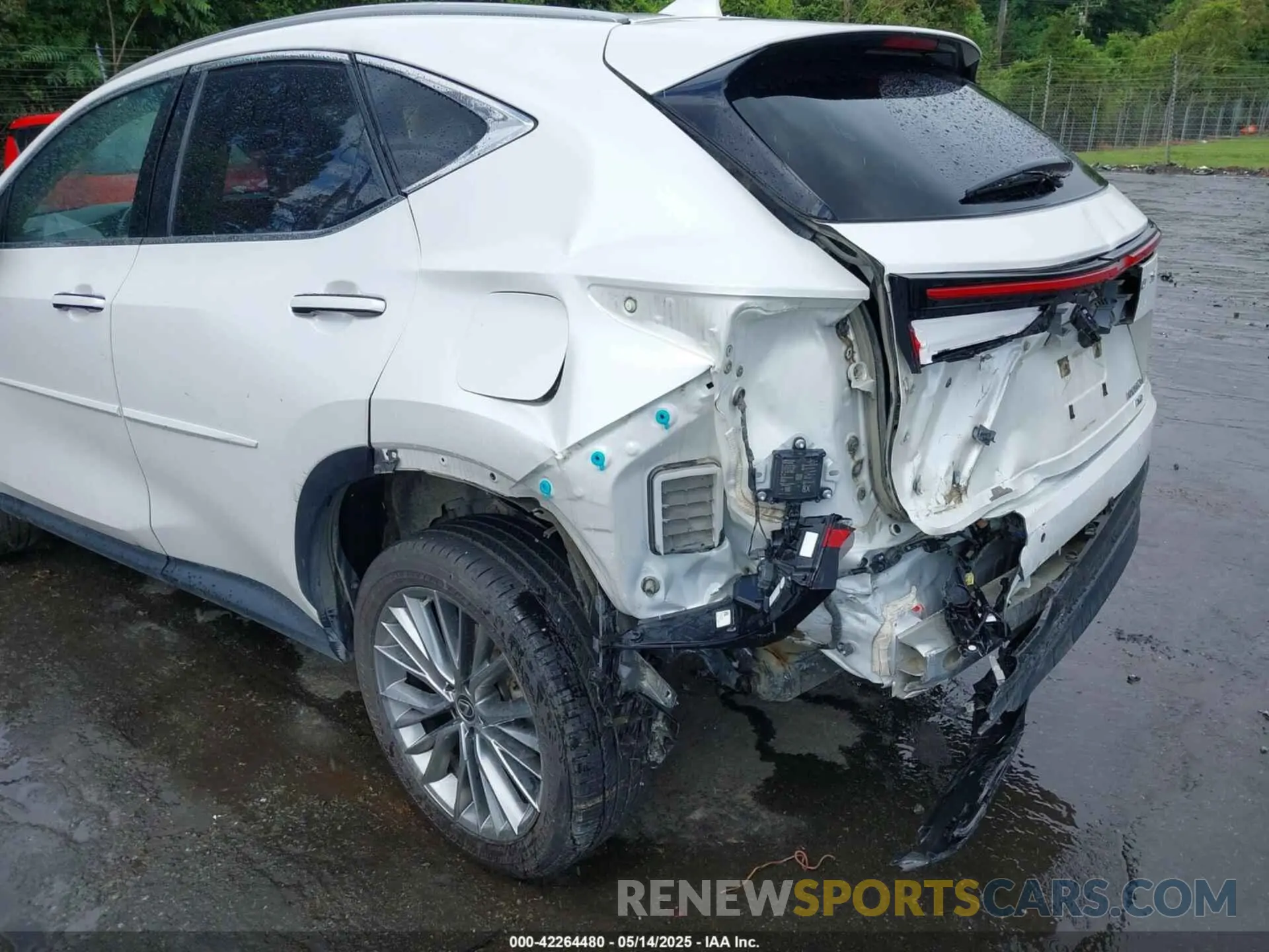 17 fotografías del automóvil dañado JTJGKCEZ5N5002142 LEXUS NX 350H 2022
