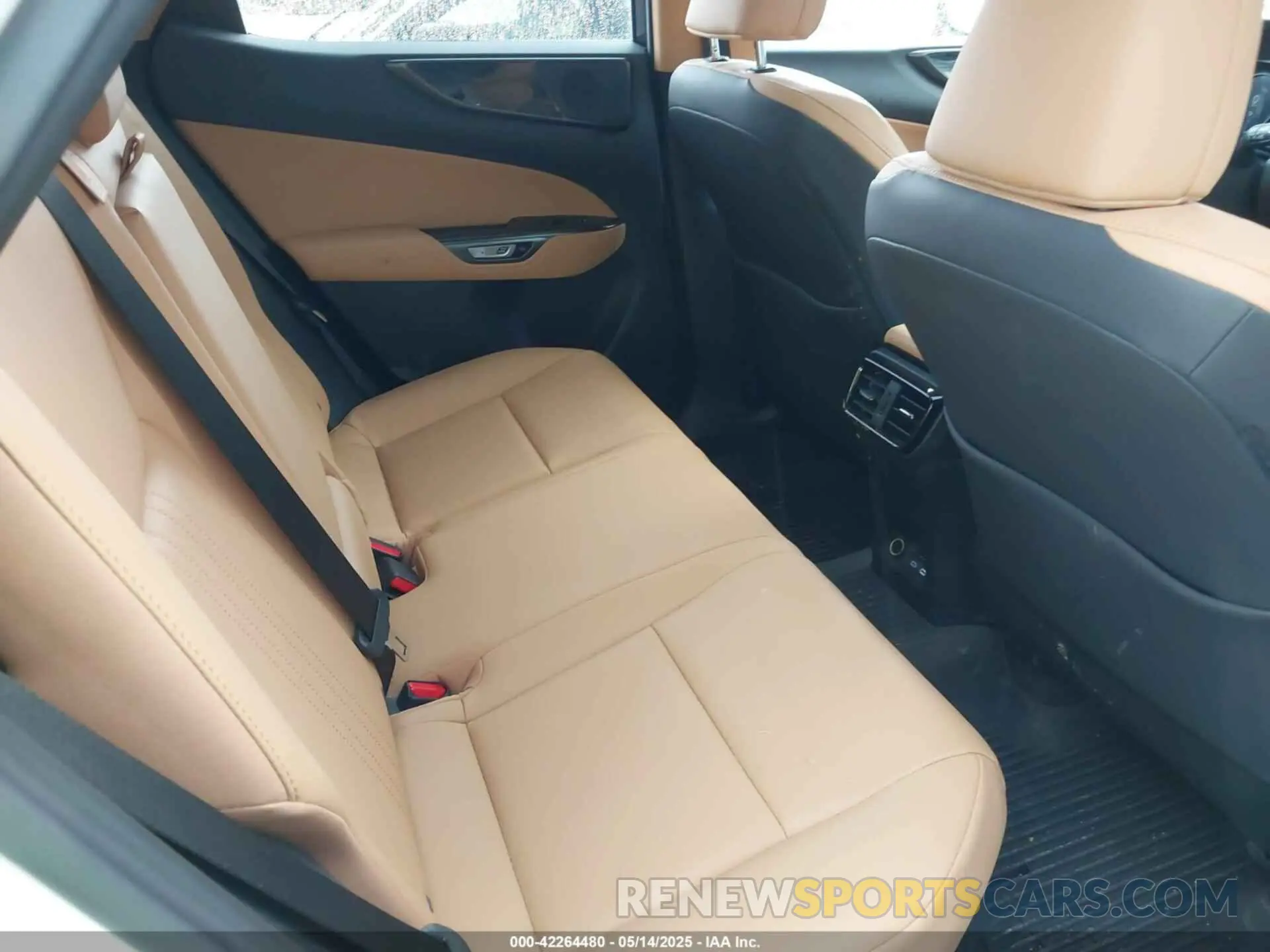 8 fotografías del automóvil dañado JTJGKCEZ5N5002142 LEXUS NX 350H 2022