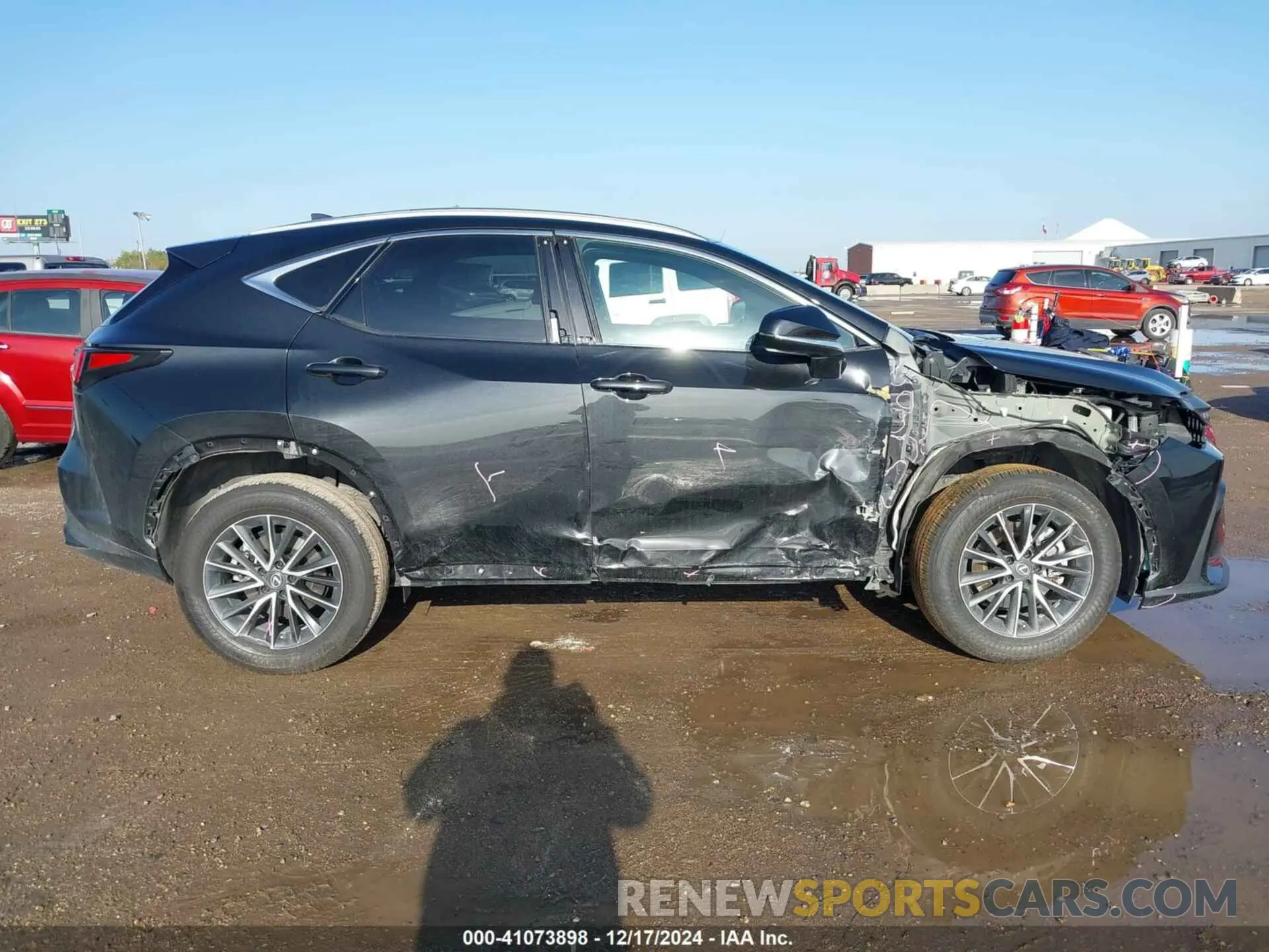 13 fotografías del automóvil dañado 2T2AKCEZ4PC010808 LEXUS NX 350H 2023